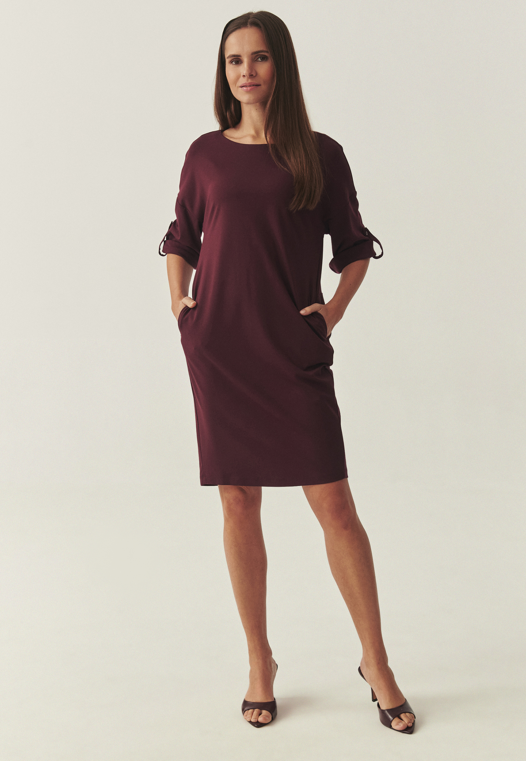 DZIANINOWA SUKIENKA O LUŹNYM KROJU - IVIKINA CZERWONY 2