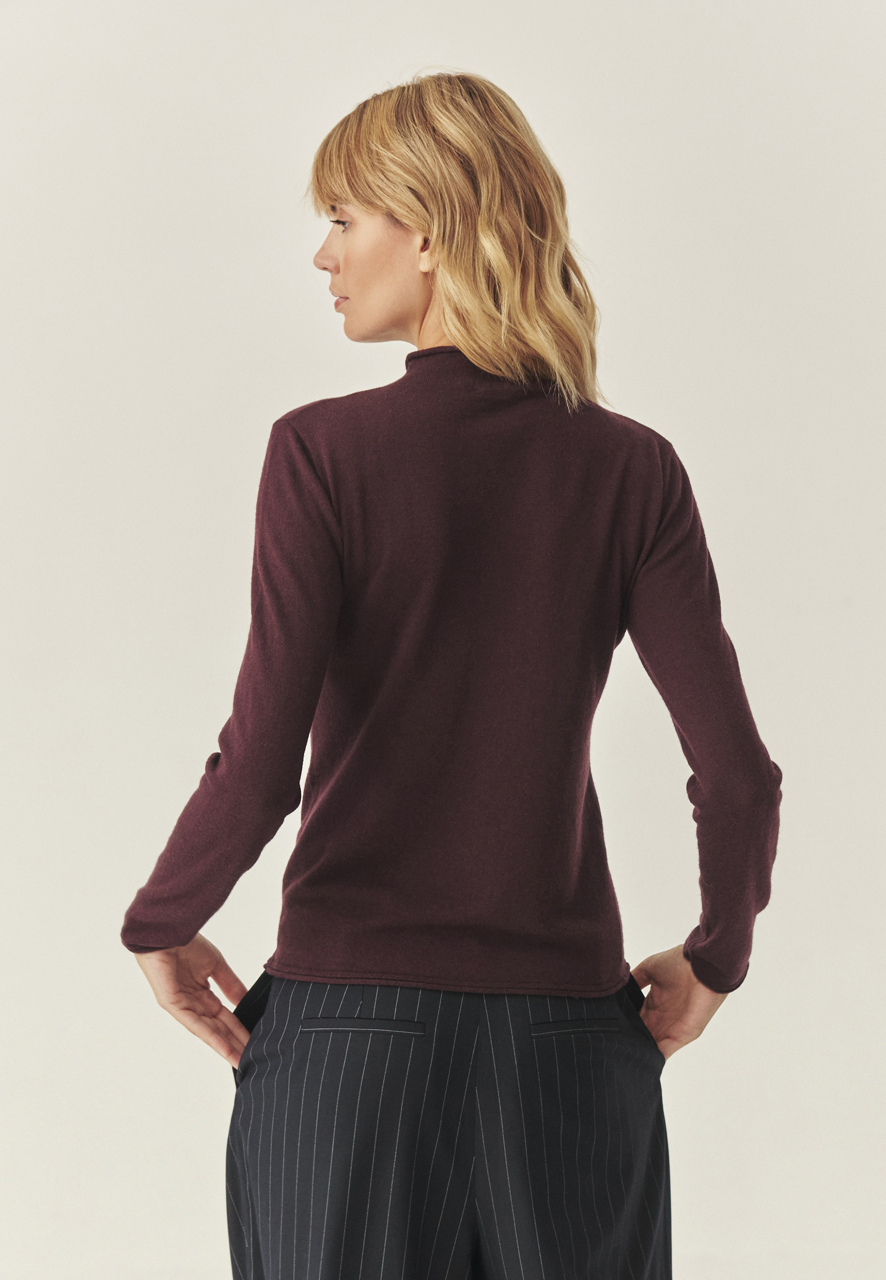 KLASIČNI POL-ROLNIK Z MEŠANICO VOLNE - BROADWAY RDEČA 2