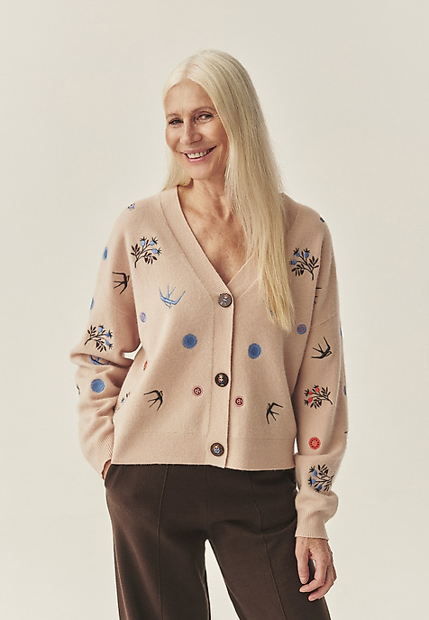 WEŁNIANY KARDIGAN Z BAJKOWYMI HAFTAMI - TEDA WEŁNIANY KARDIGAN Z BAJKOWYMI HAFTAMI - TEDA