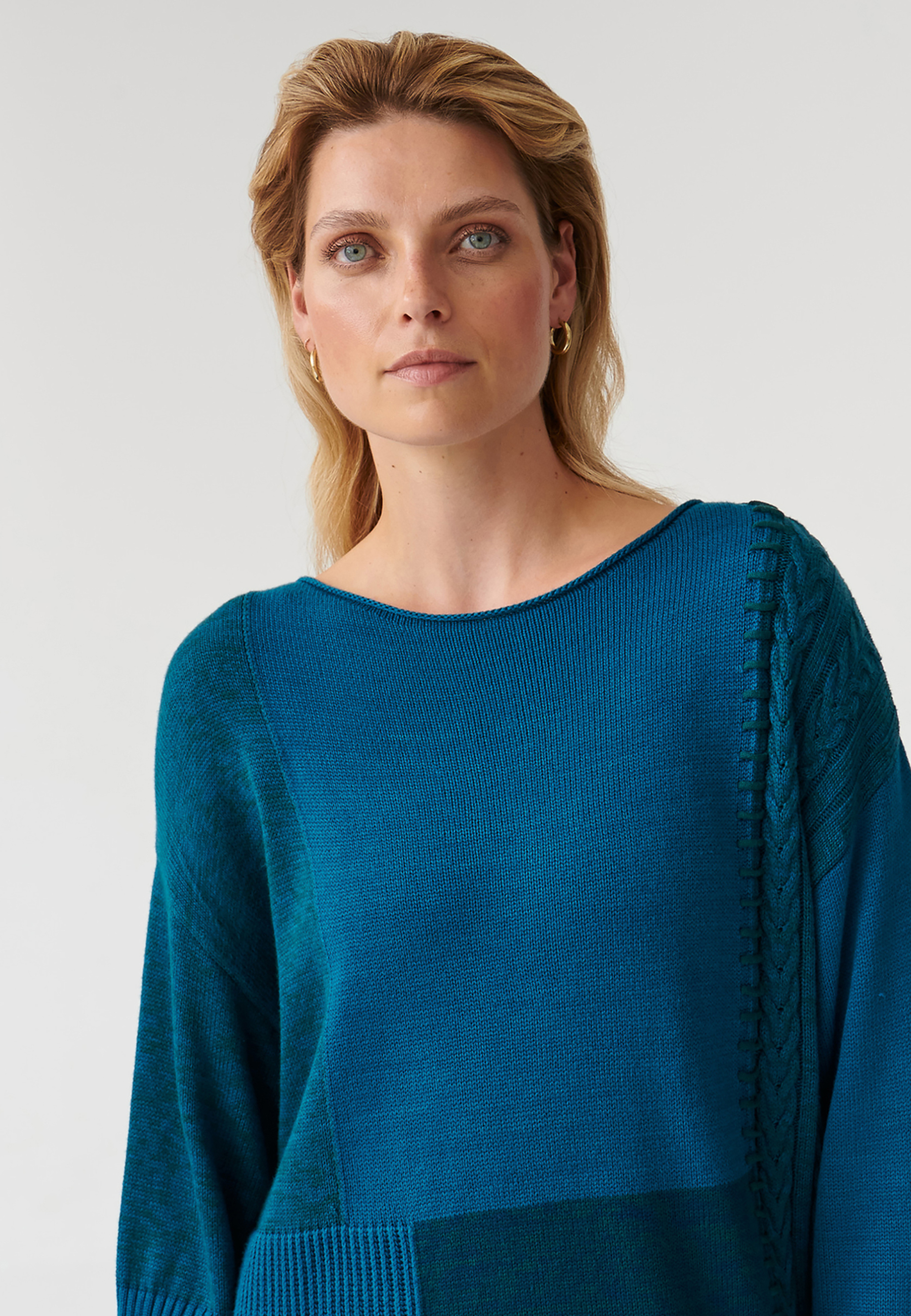 LUŹNY SWETER DAMSKI MAJO