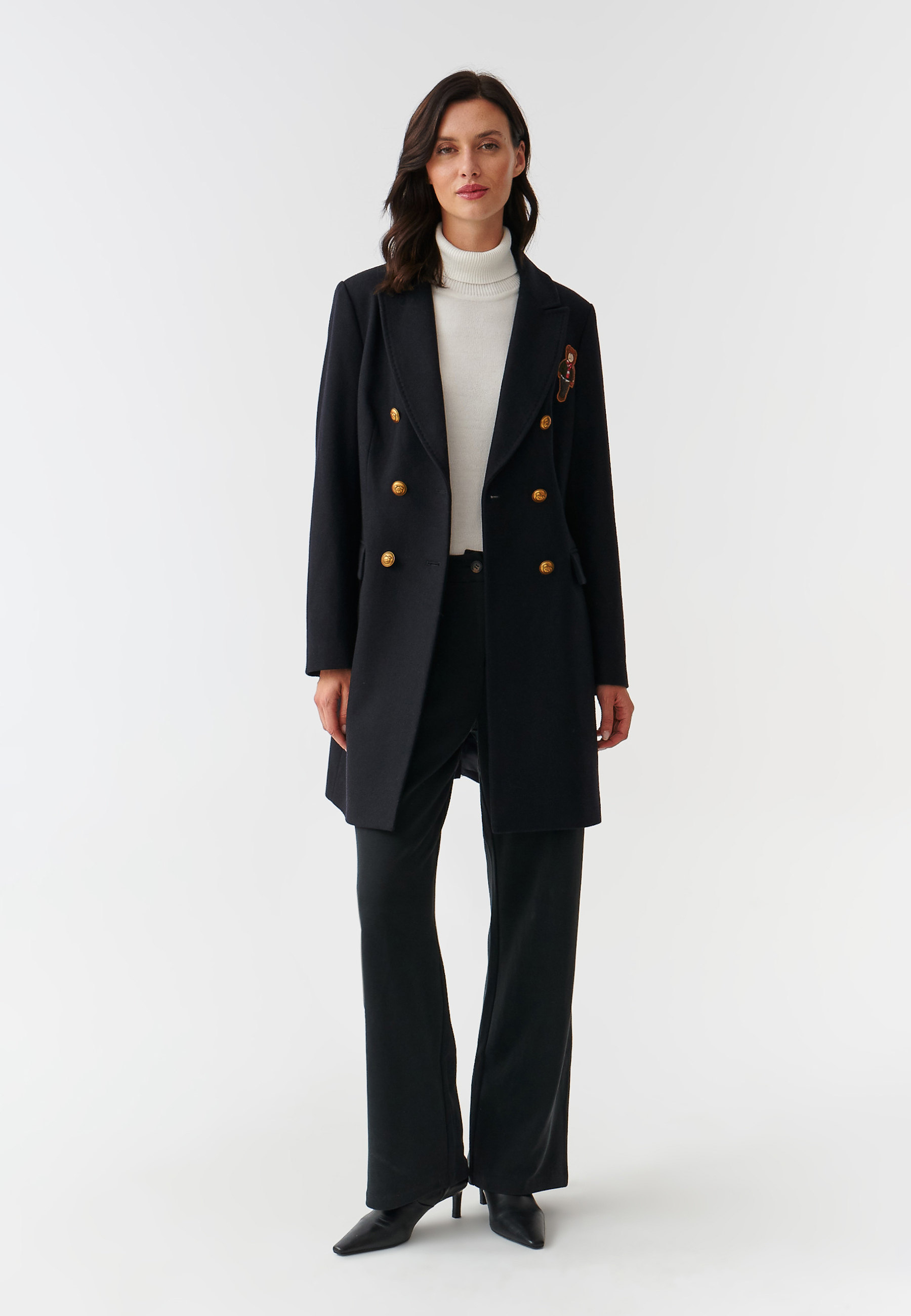 KLASICKÝ DÁMSKÝ KABÁT S NÁŠIVKAMI MEDVÍDKA UŠÁČKA TELMA TMAVĚ MODRÁ 2