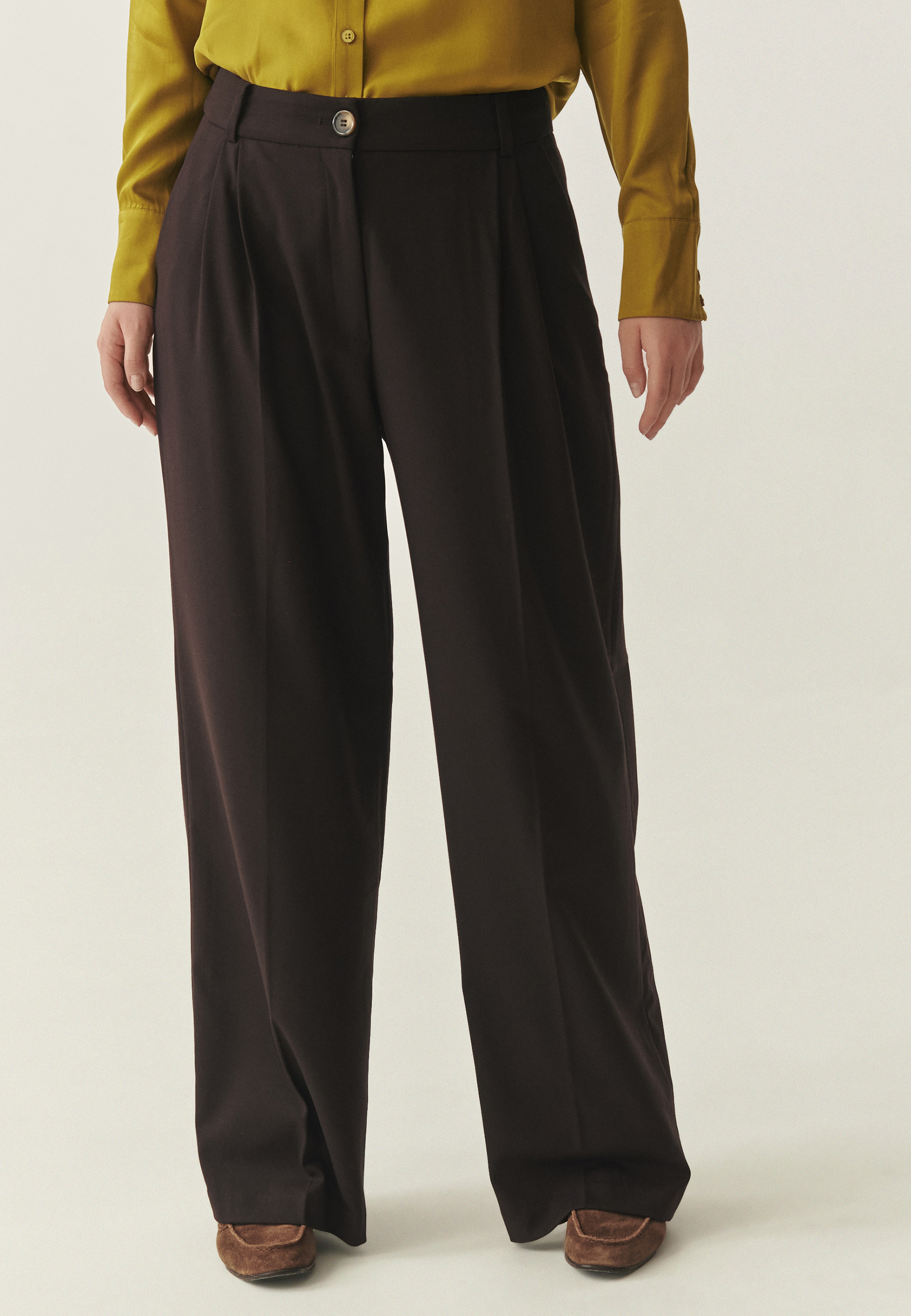 ŠIROKÉ KALHOTY S PUKY – SOLA HNĚDÁ 2