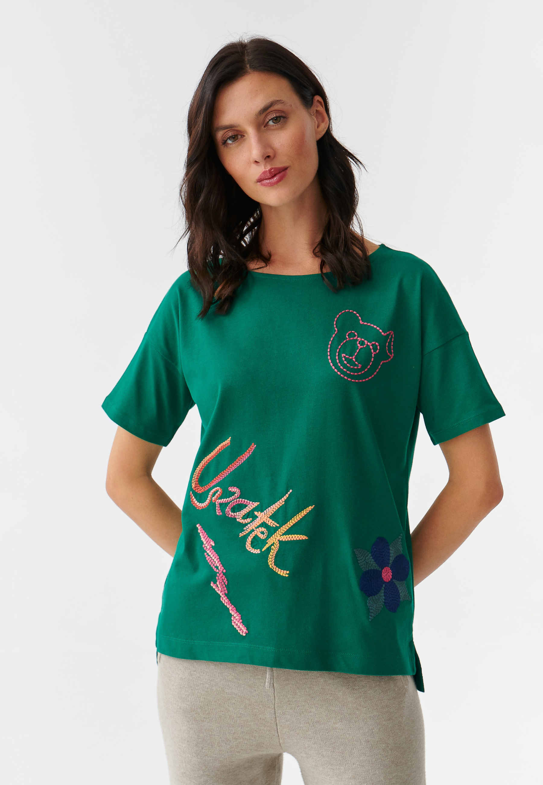 T-SHIRT DAMSKI Z WIELOBARWNYMI HAFTAMI MIZATI 1 ZIELONY 2