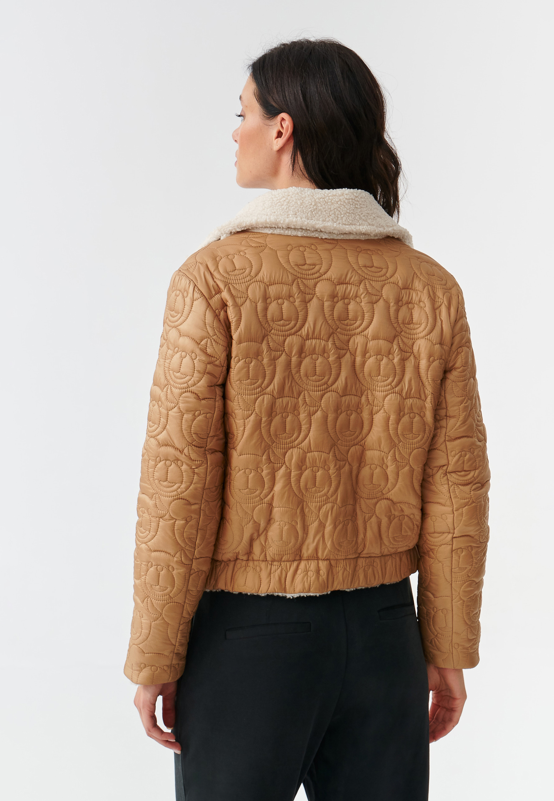 DWUSTRONNA TKANINOWA KURTKA DAMSKA PIKOWANA W MISIA USZATKA BANKARIA BEŻOWY 2