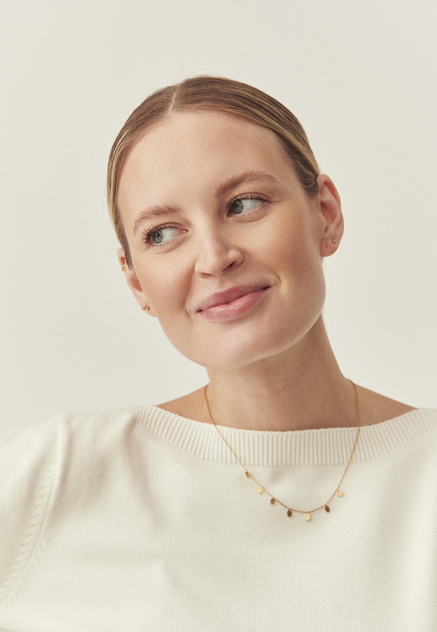 DELIKATNY NASZYJNIK Z ROŚLINNYM MOTYWEM - DISME ZŁOTY 2