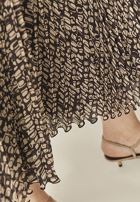 PLEATED DRESS WITH ORIGINAL DESIGN - IDA BROWN 2