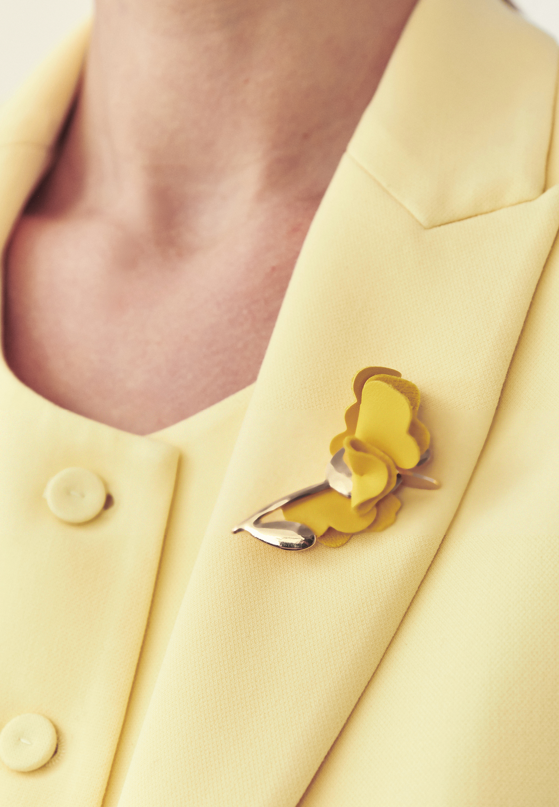 KVIETKOVÁ BROŠŇA - IREKO SIVÁ 2