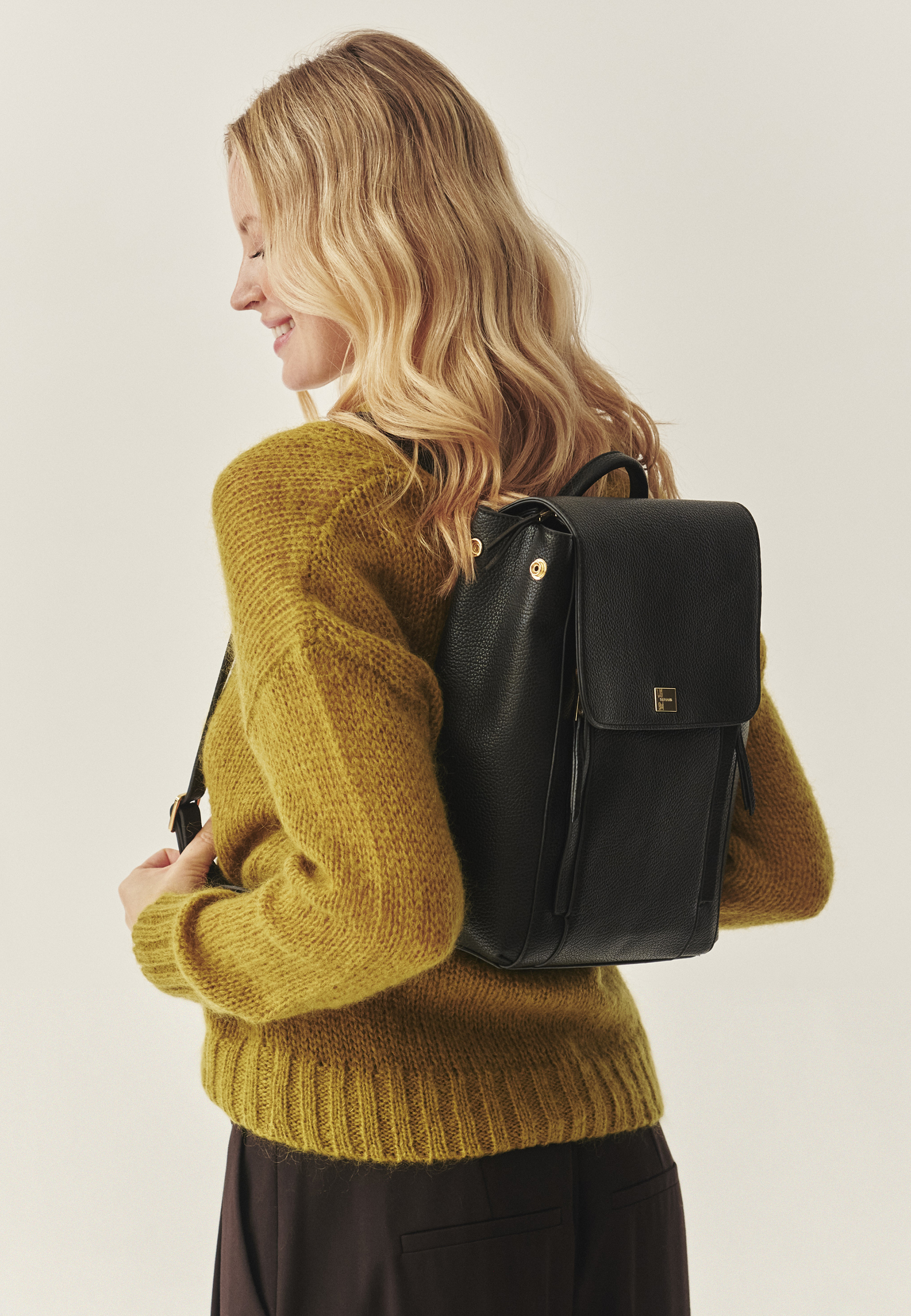 Štýlový dámsky batoh - GOLIARA ČIERNA 2