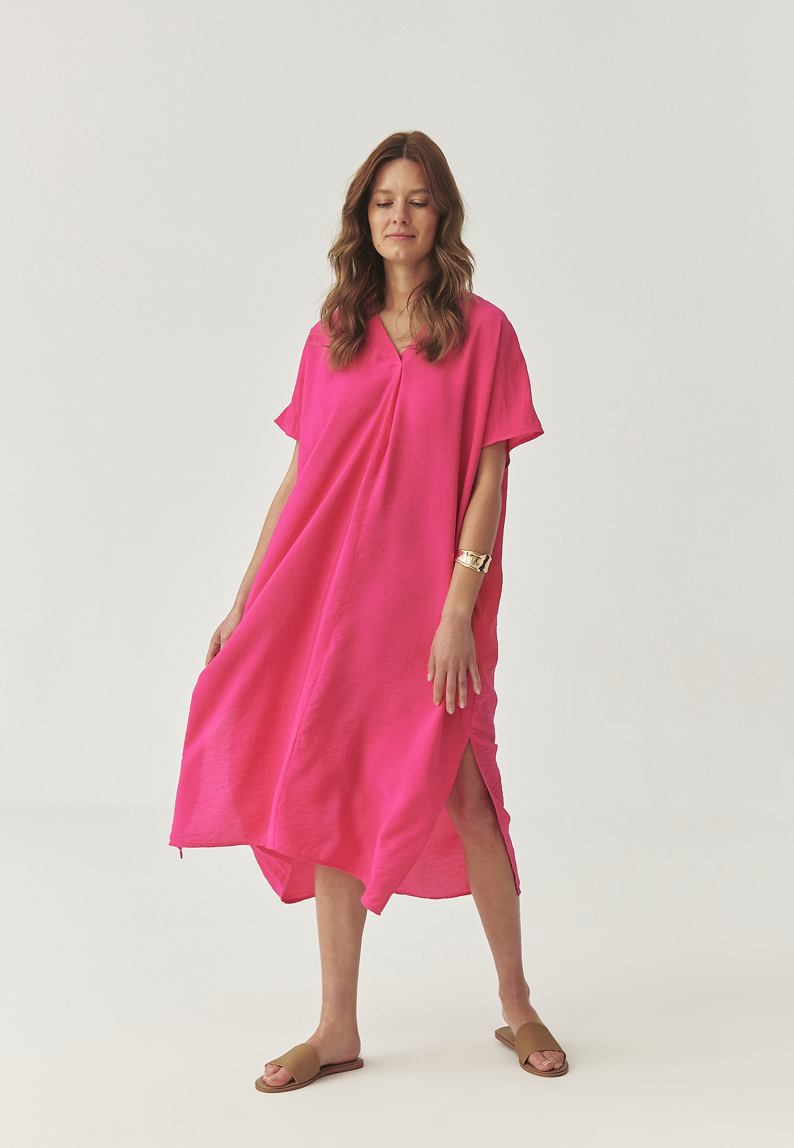 FUCHSIA MAXI RUHA LAZA KIVÁGÁSSAL - OVORITI FUCHSIA MAXI RUHA LAZA KIVÁGÁSSAL - OVORITI RÓZSASZÍN 111703