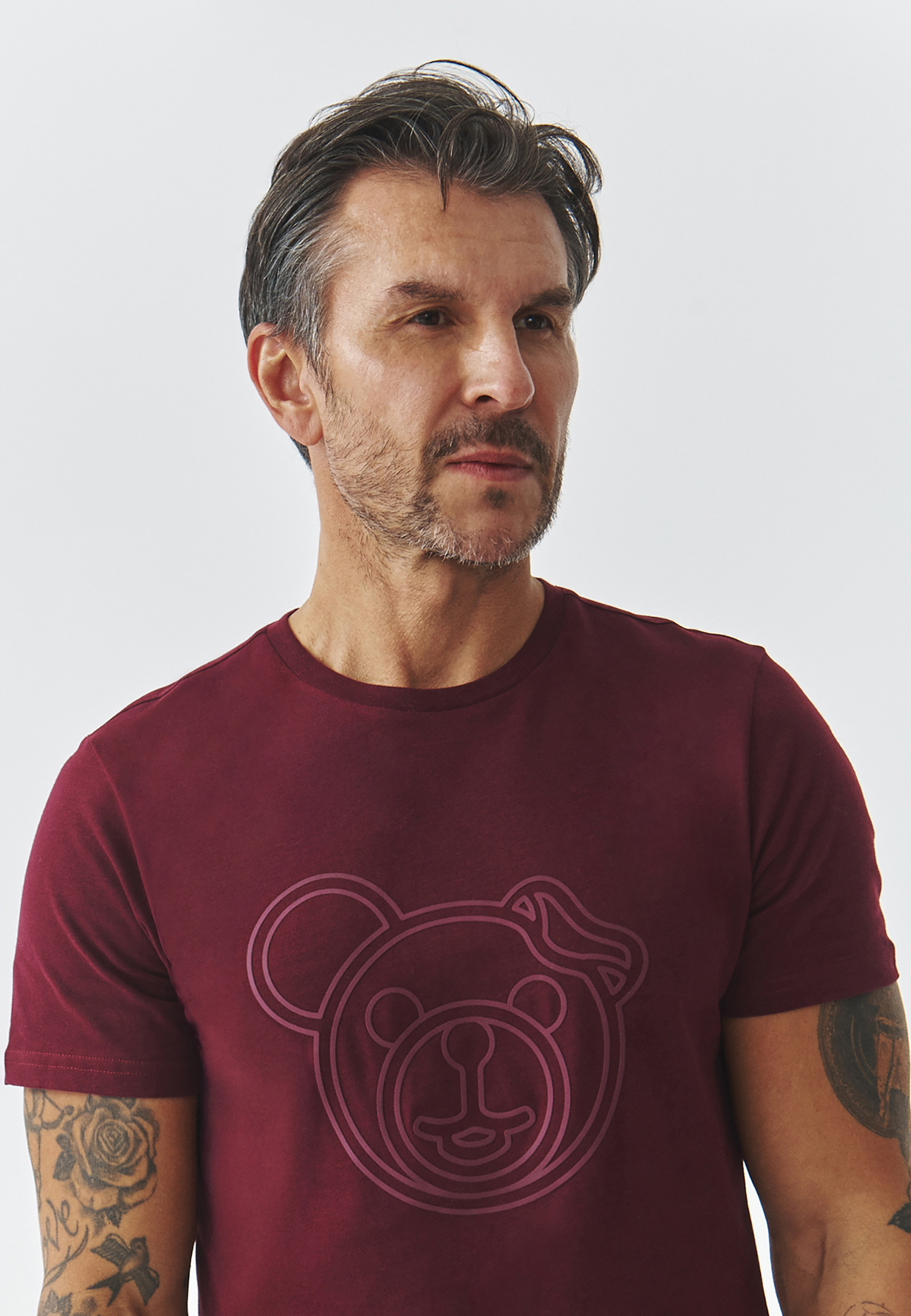 BAWEŁNIANY T-SHIRT MĘSKI Z NADRUKIEM — CHRIS CZERWONY 2