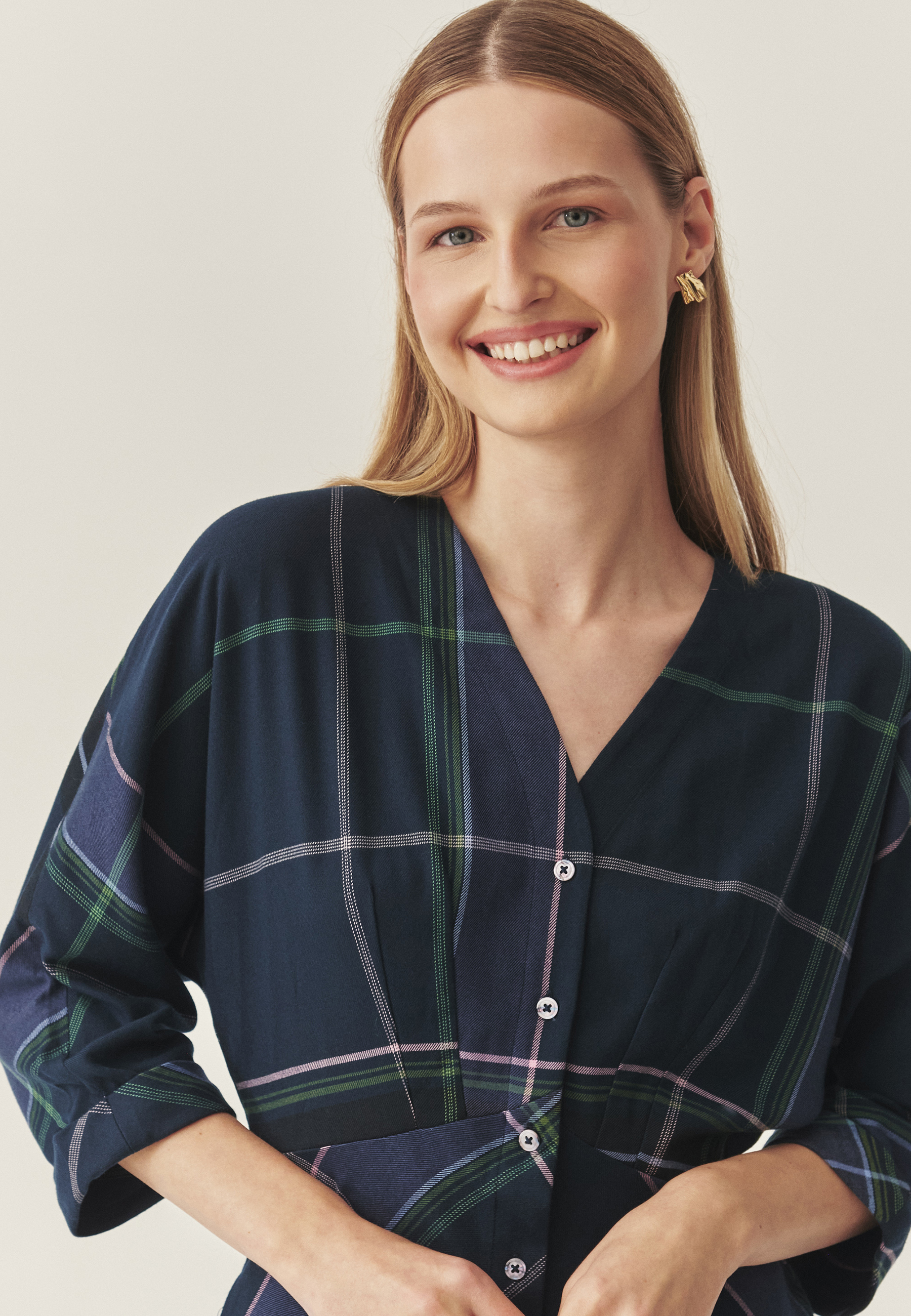 OBLEKA IZ KVAČKANE TKANINE S 3/4 ROKAVI - SAMOTALI VEČBARVNA 2