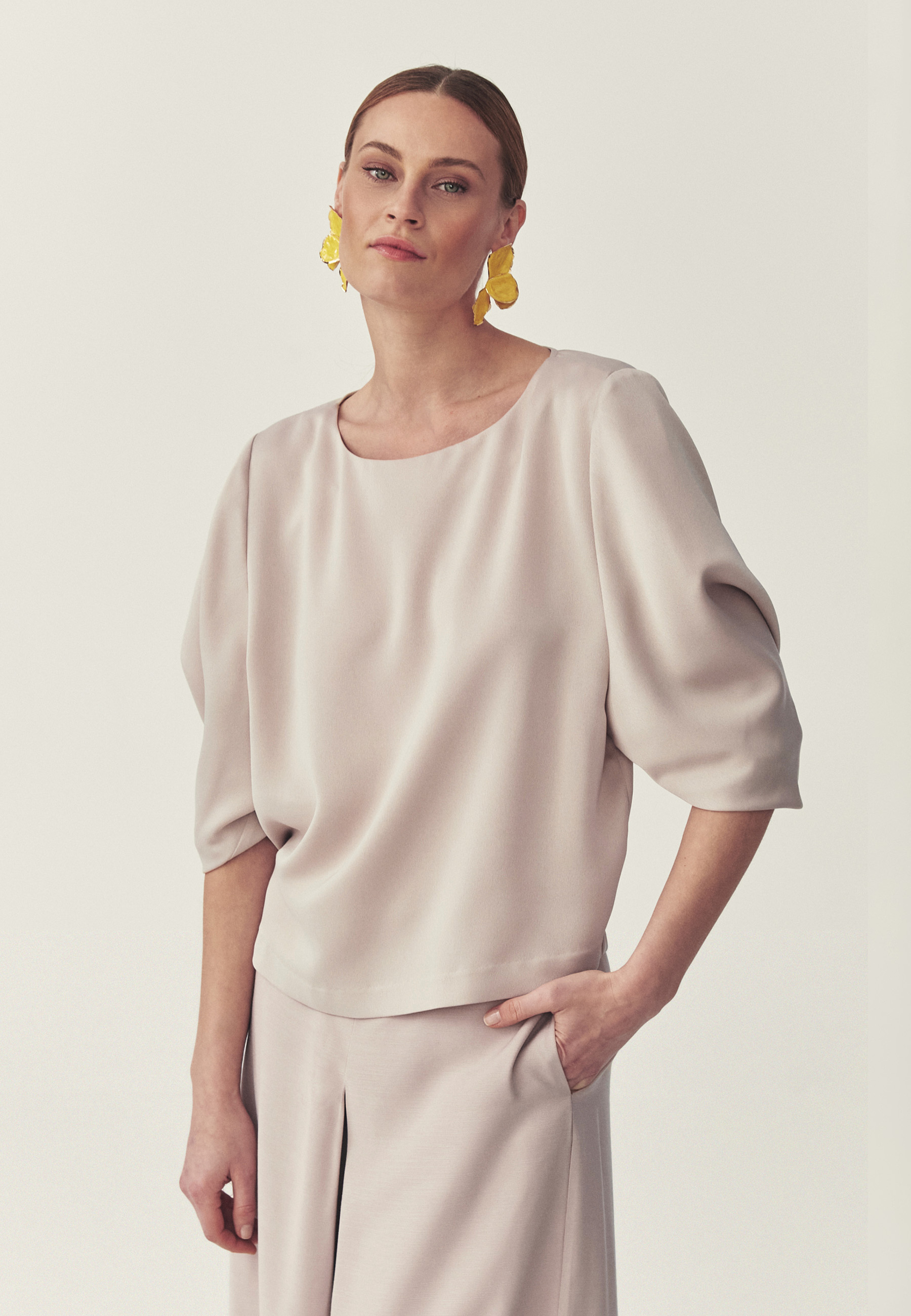 SATYNOWA BLUZKA Z SZEROKIM RĘKAWEM - LAMA 1 BEŻOWY 2