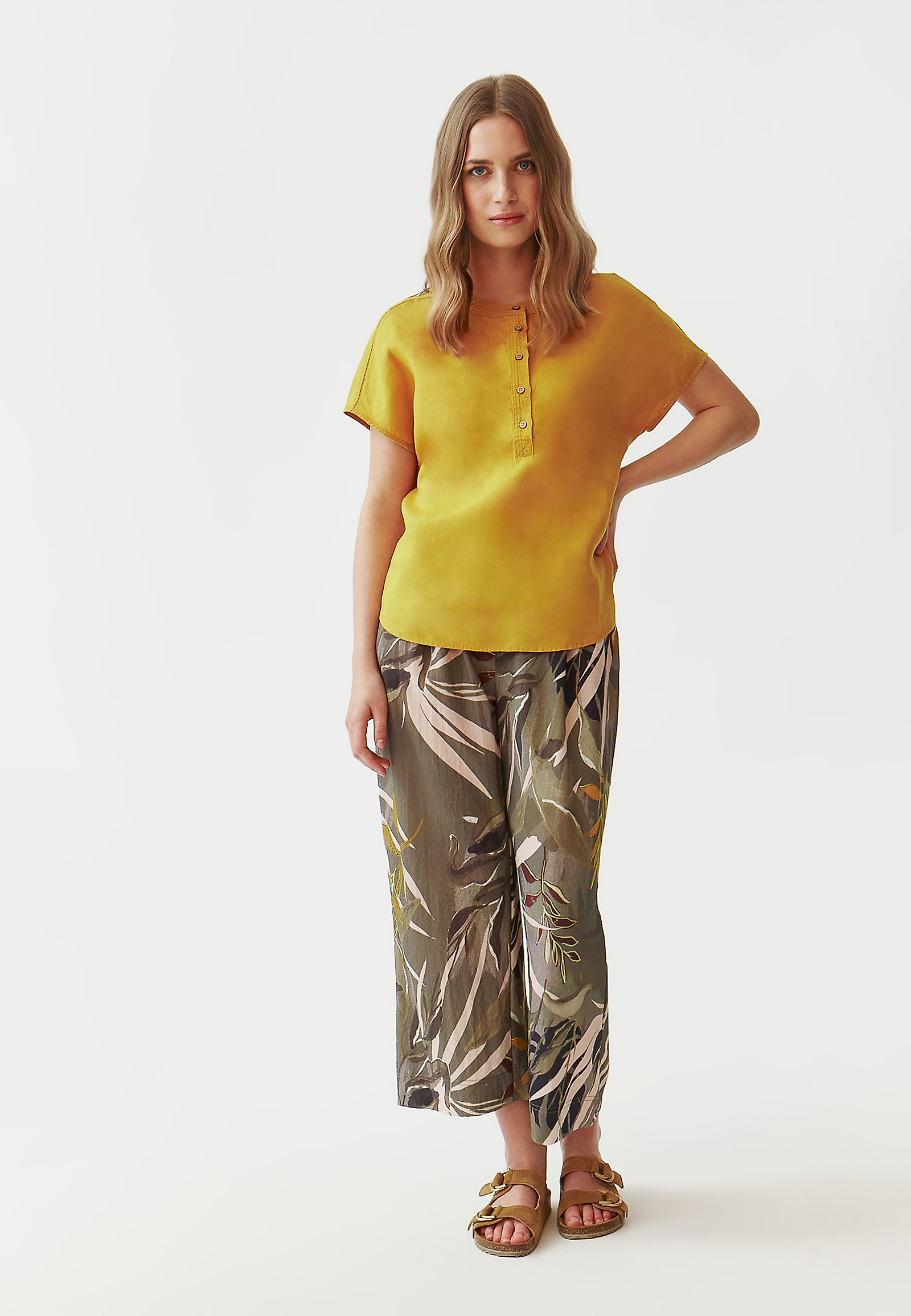 LANENA BLUZA S KOKOSOVIMI GUMBI - SARAKIMO LANENA BLUZA S KOKOSOVIMI GUMBI - SARAKIMO RUMENA 96752