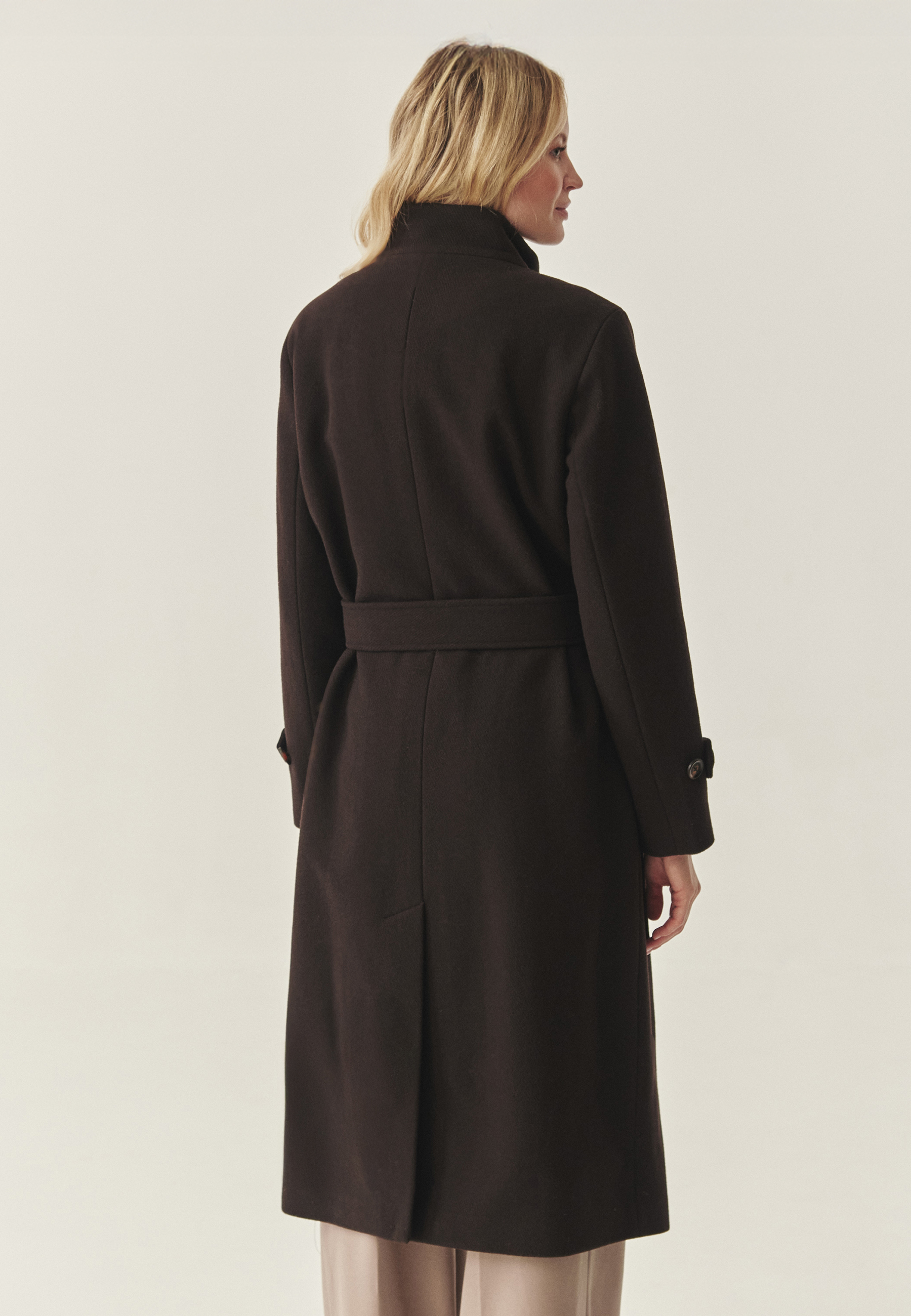 VOLNEN ŽENSKI PLAŠČ V TEMNEM ČOKOLADNEM RJAVA - BORIMA RJAVA 2