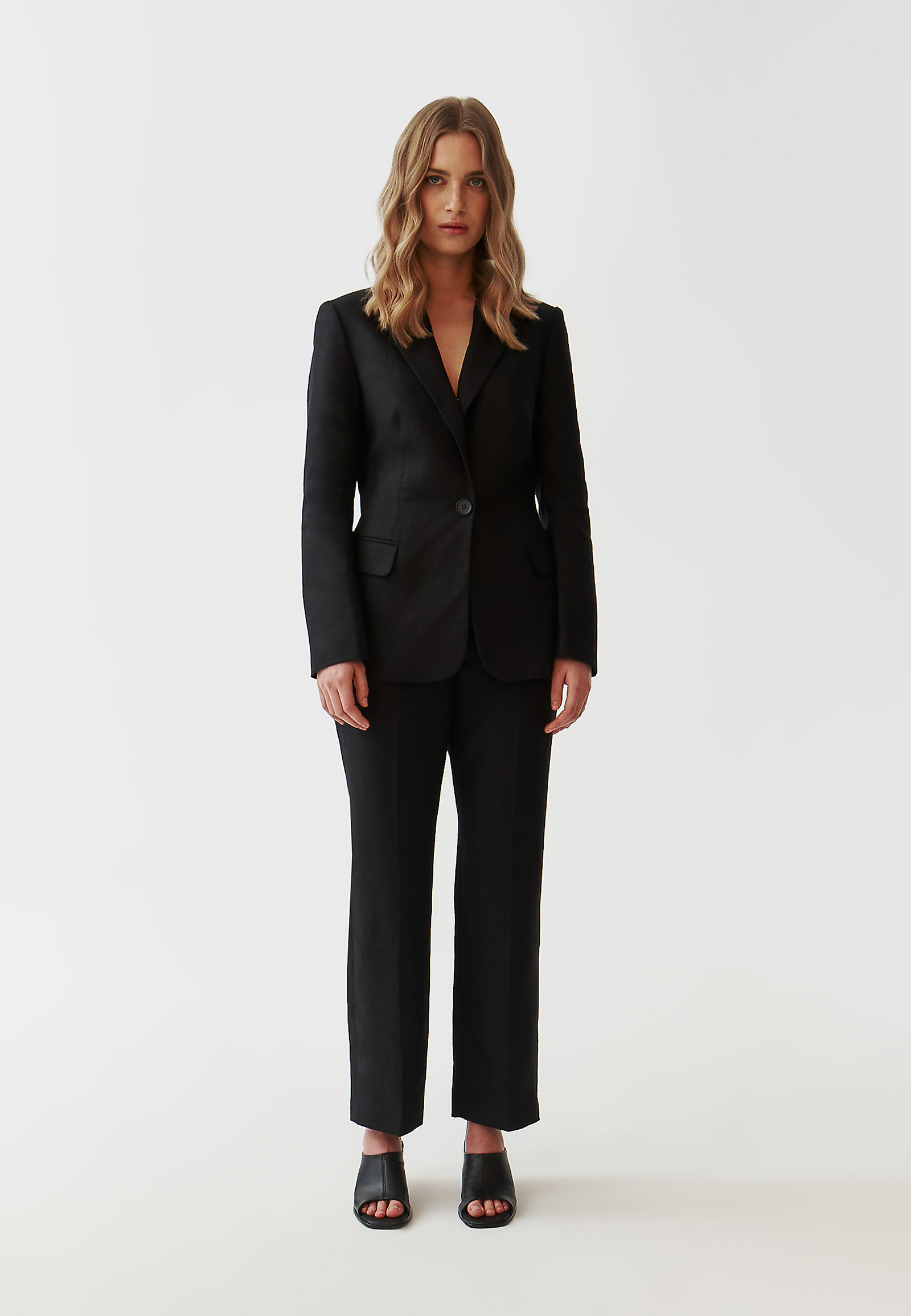 STYLOWY TKANINOWY ŻAKIET JEDNORZĘDOWY - LAMIA 2 STYLOWY TKANINOWY ŻAKIET JEDNORZĘDOWY - LAMIA 2 CZARNY 96719