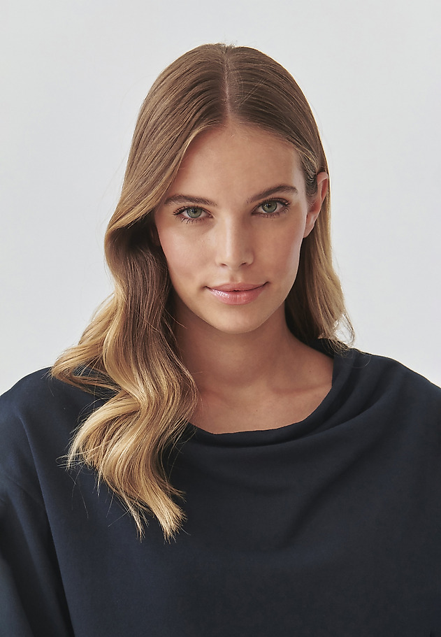 STÍLUSOS NŐI KAPUCNIS PULÓVER VÍZ NECKLINE - MALIA STÍLUSOS NŐI KAPUCNIS PULÓVER VÍZ NECKLINE - MALIA SÖTÉTKÉK 4