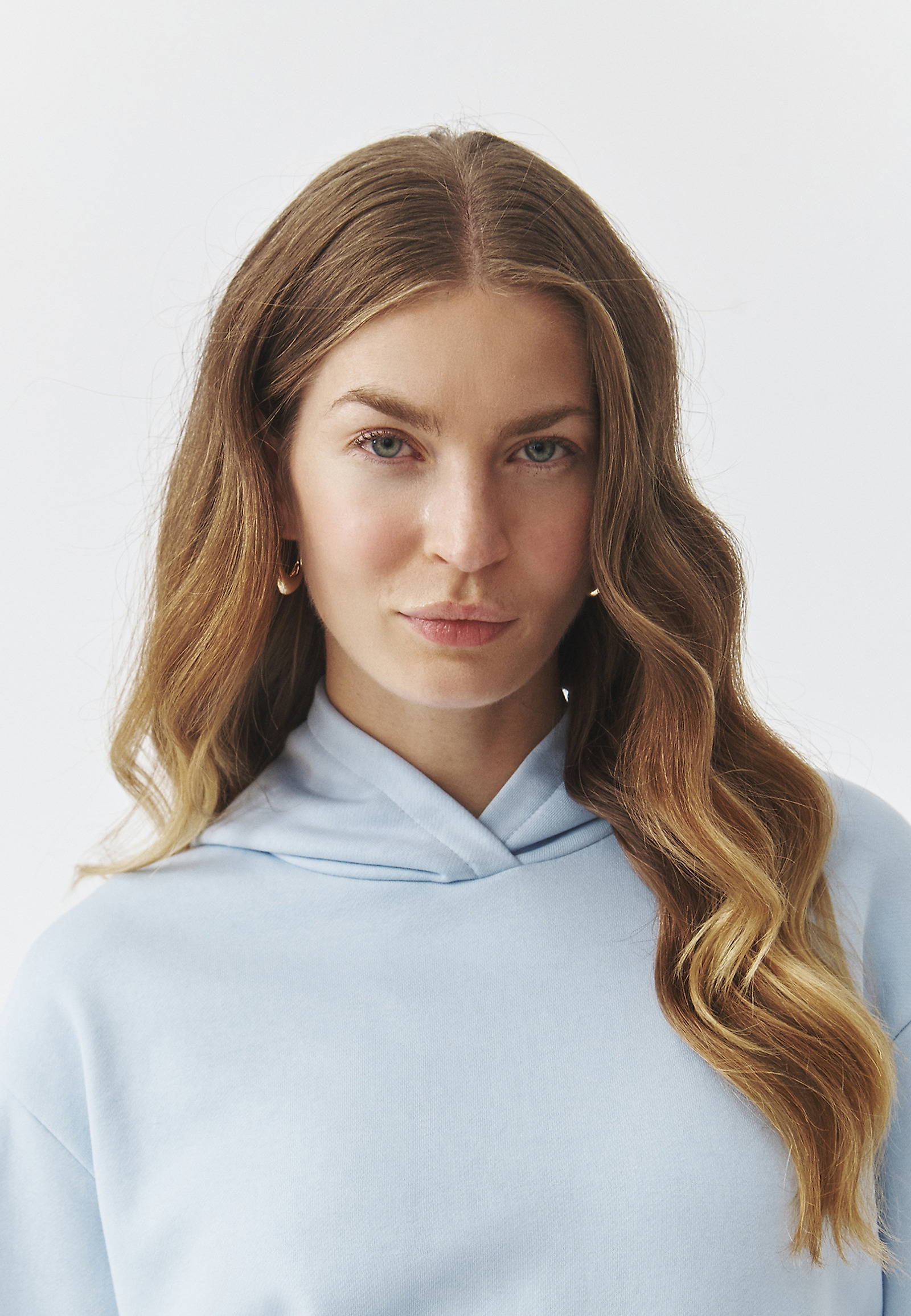 HANORAC PASTELAT CU GLUGĂ — NULA HANORAC PASTELAT CU GLUGĂ — NULA ALBASTRU 107695