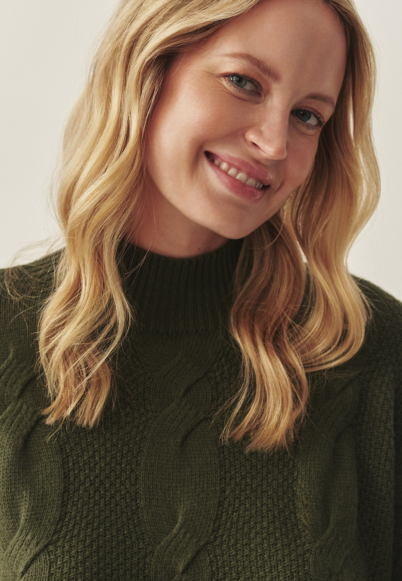 CASUALOWY SWETER Z KASZMIREM - WILLMA CASUALOWY SWETER Z KASZMIREM - WILLMA ZIELONY 117740