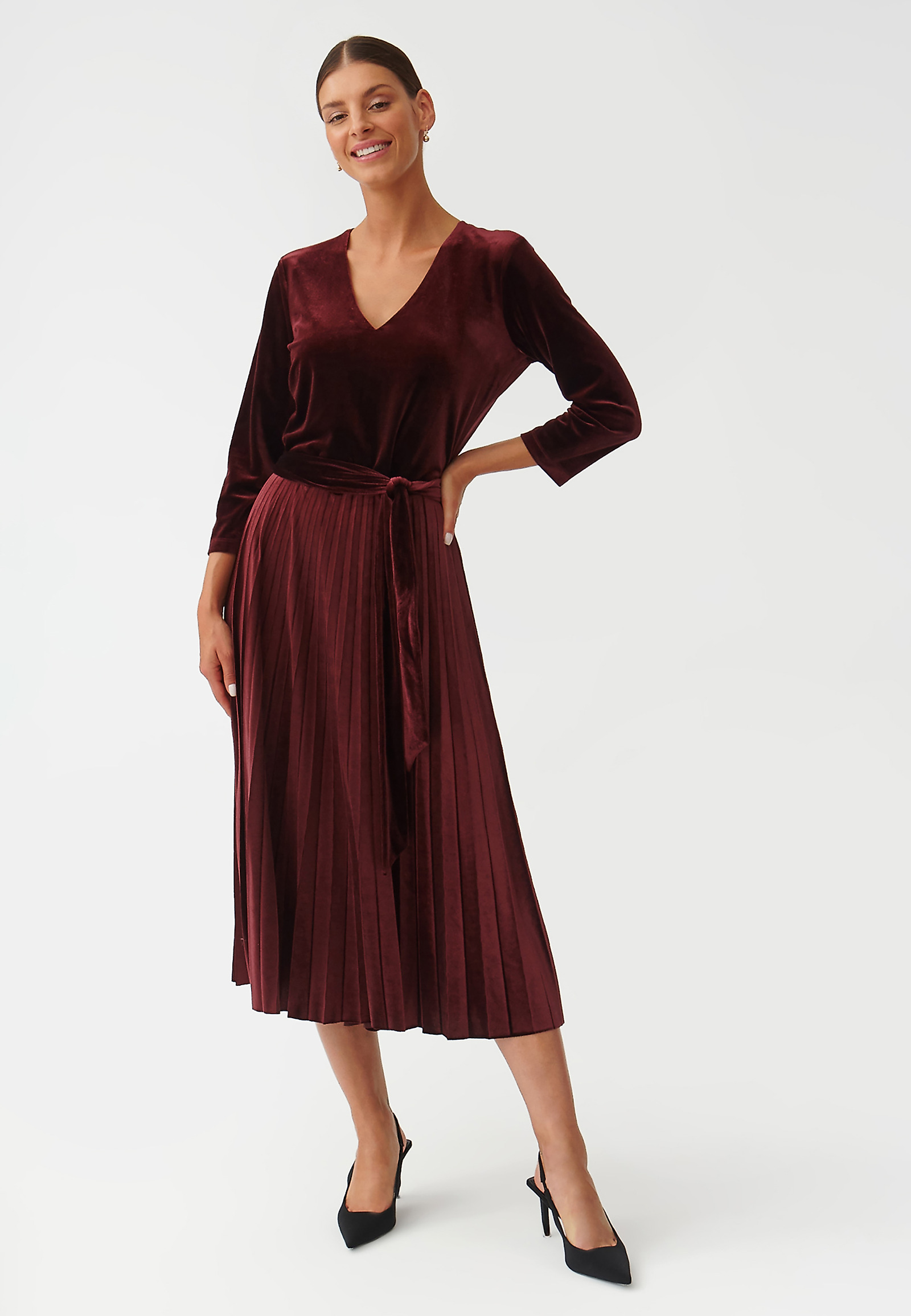 LADIES’ VELVET DRESS WITH A TIE ANIKAMI LADIES’ VELVET DRESS WITH A TIE ANIKAMI RED 92760