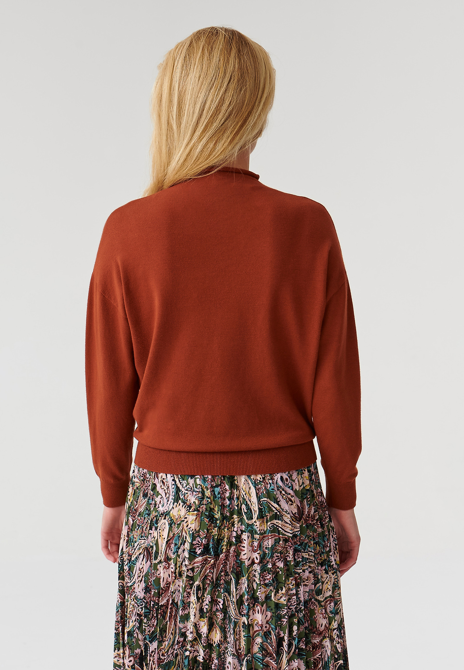 LADIES’ HALF TURTLENECK NAVI LADIES’ HALF TURTLENECK NAVI ORANGE 90491