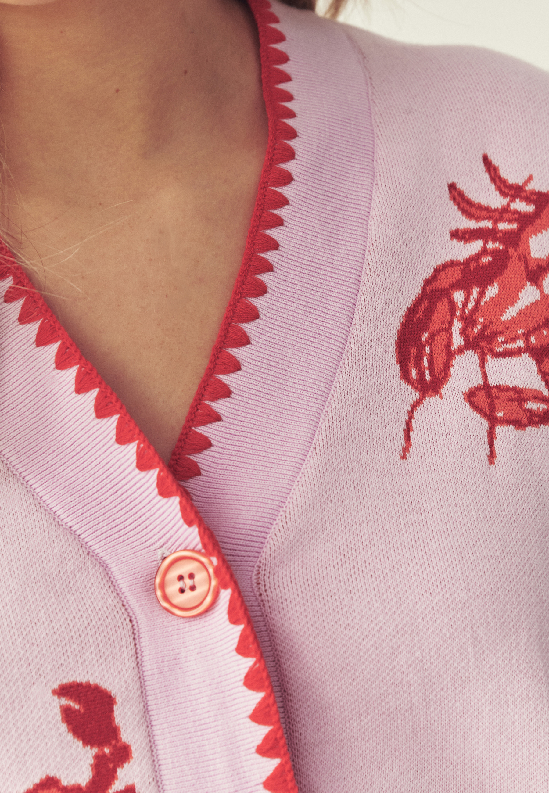 BAVLNĚNÝ SVETR S ORIGINÁLNÍM VZOREM – LANGOSTA