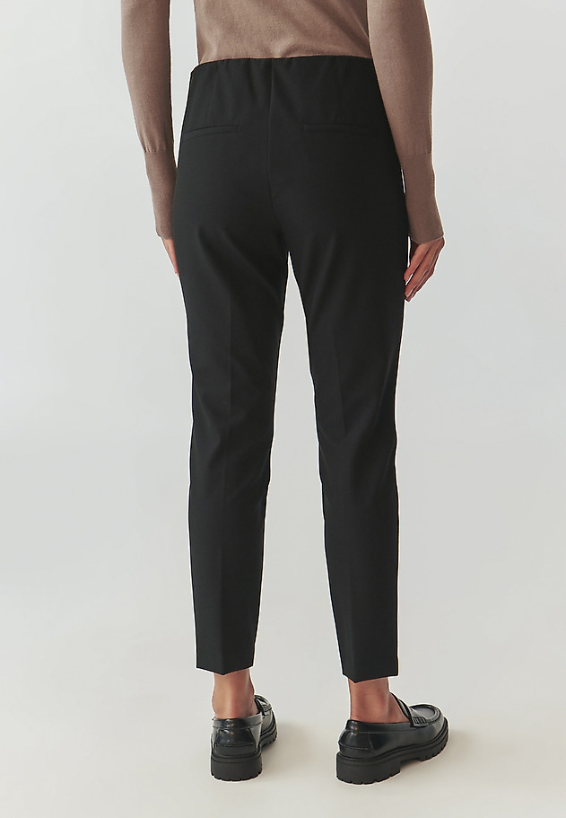 FITTED FABRIC LADIES PANTS WITH STITCHED EDGE - DERIA FITTED FABRIC LADIES PANTS WITH STITCHED EDGE - DERIA CZARNY 2