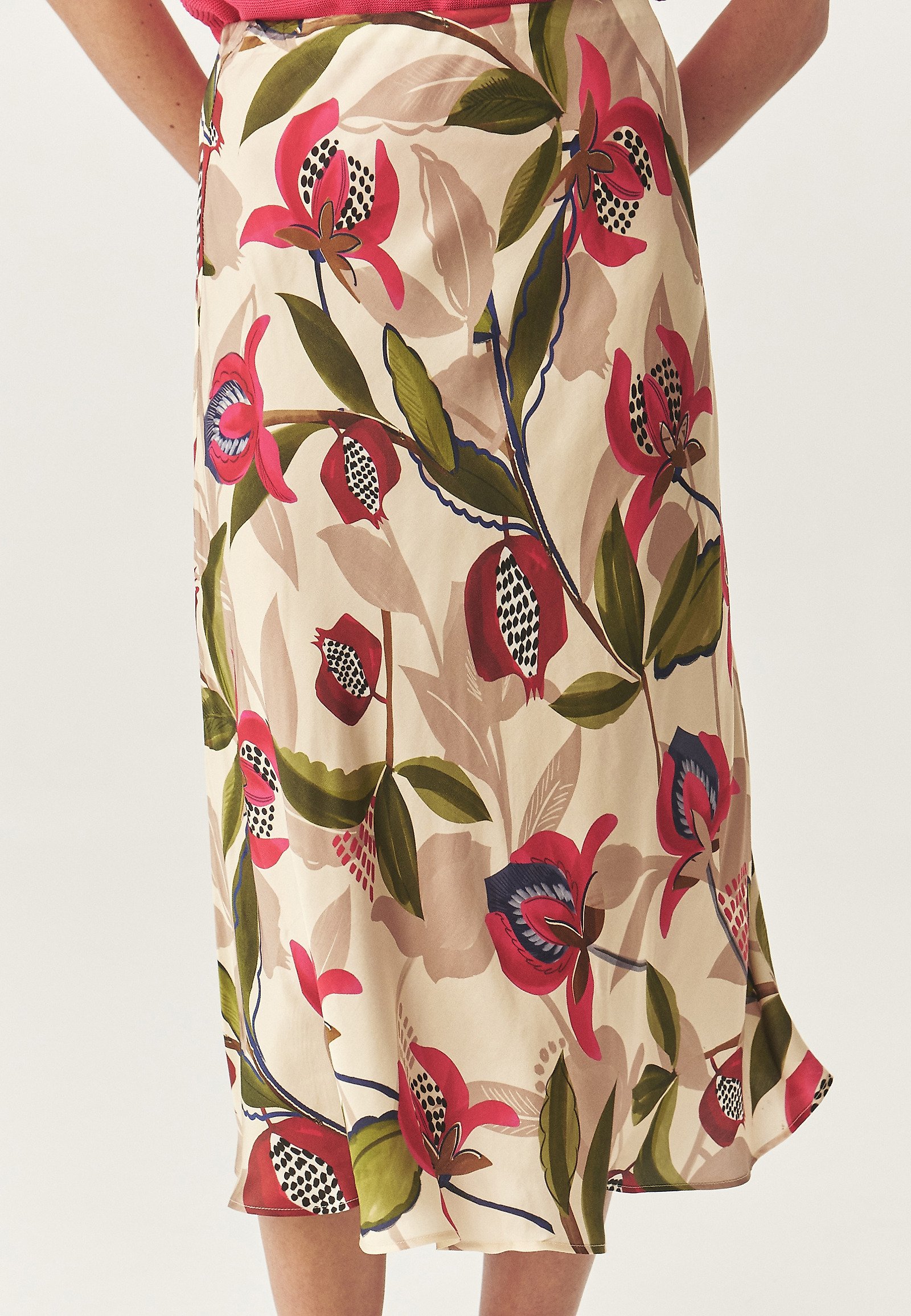 SATYNOWA SPÓDNICA MIDI Z WISKOZY - SATINI 6 SATYNOWA SPÓDNICA MIDI Z WISKOZY - SATINI 6 MULTIKOLOR 113973