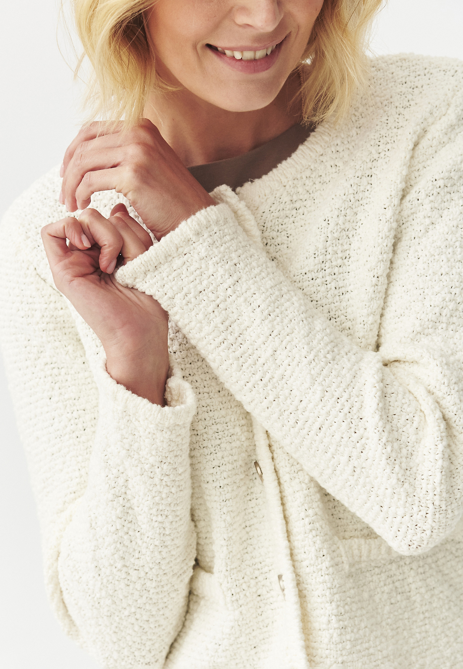 CARDIGAN DIN BUMBAC, CU CROIALĂ TIP CHANEL — SUZY CARDIGAN DIN BUMBAC, CU CROIALĂ TIP CHANEL — SUZY ECRU 105774