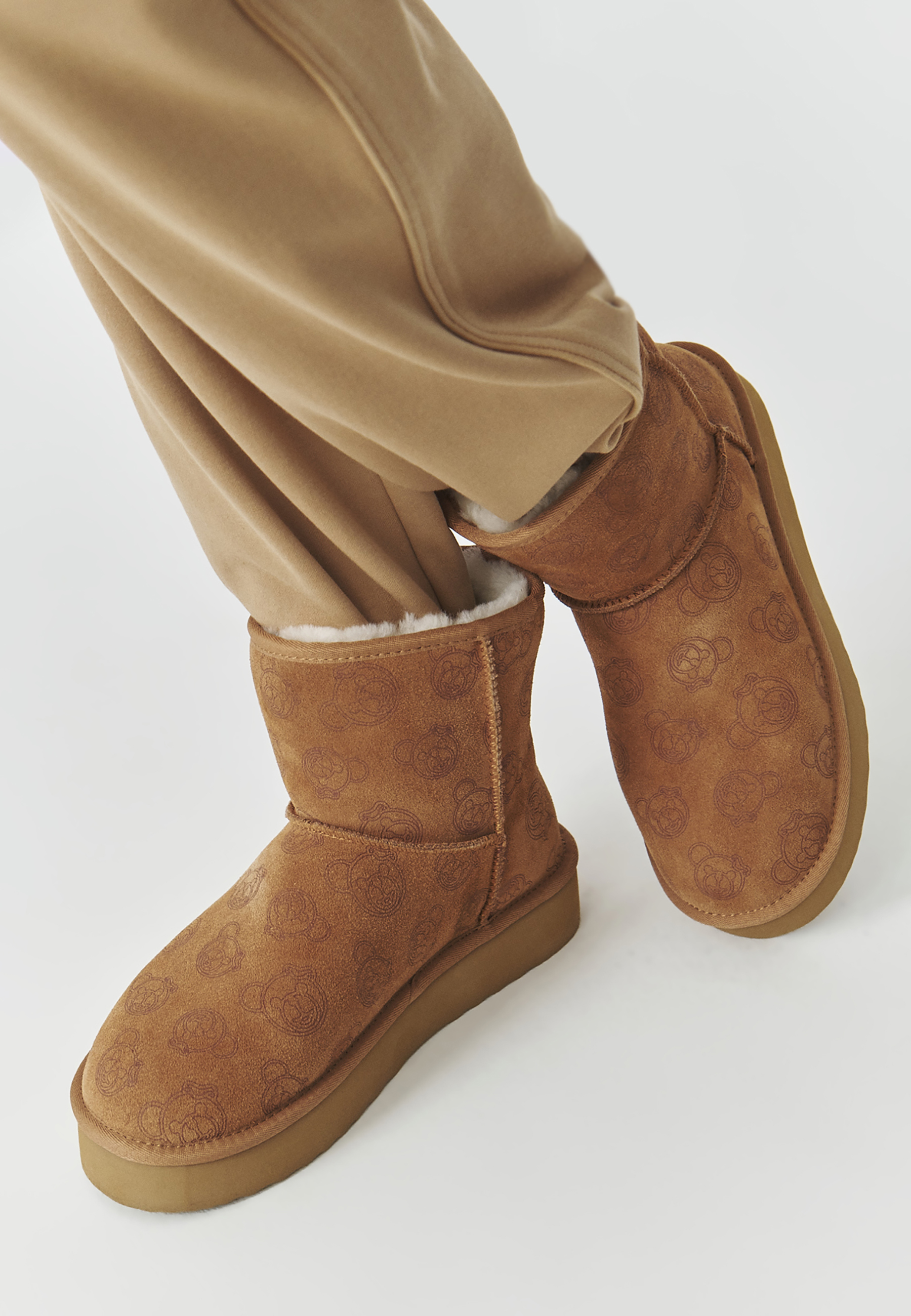 SKÓRZANE ŚNIEGOWCE DAMSKIE Z NADRUKIEM — LARSA BEŻOWY 2