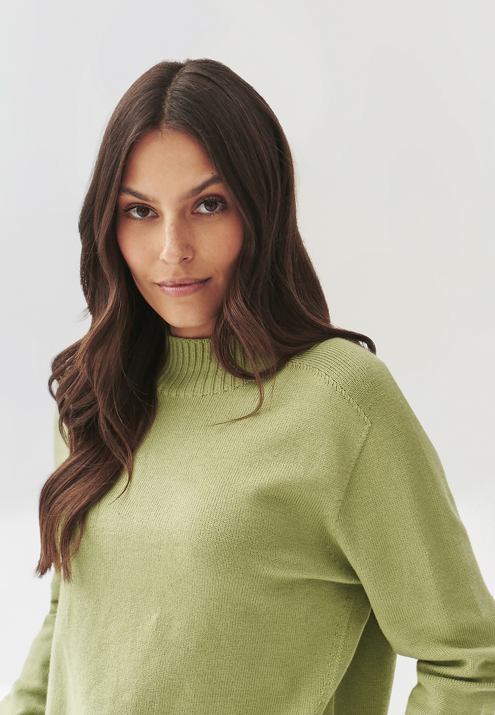 CLASSIC SWEATER WITH A ROUND NECKLINE - ROSIE CLASSIC SWEATER WITH A ROUND NECKLINE - ROSIE GREEN 100993
