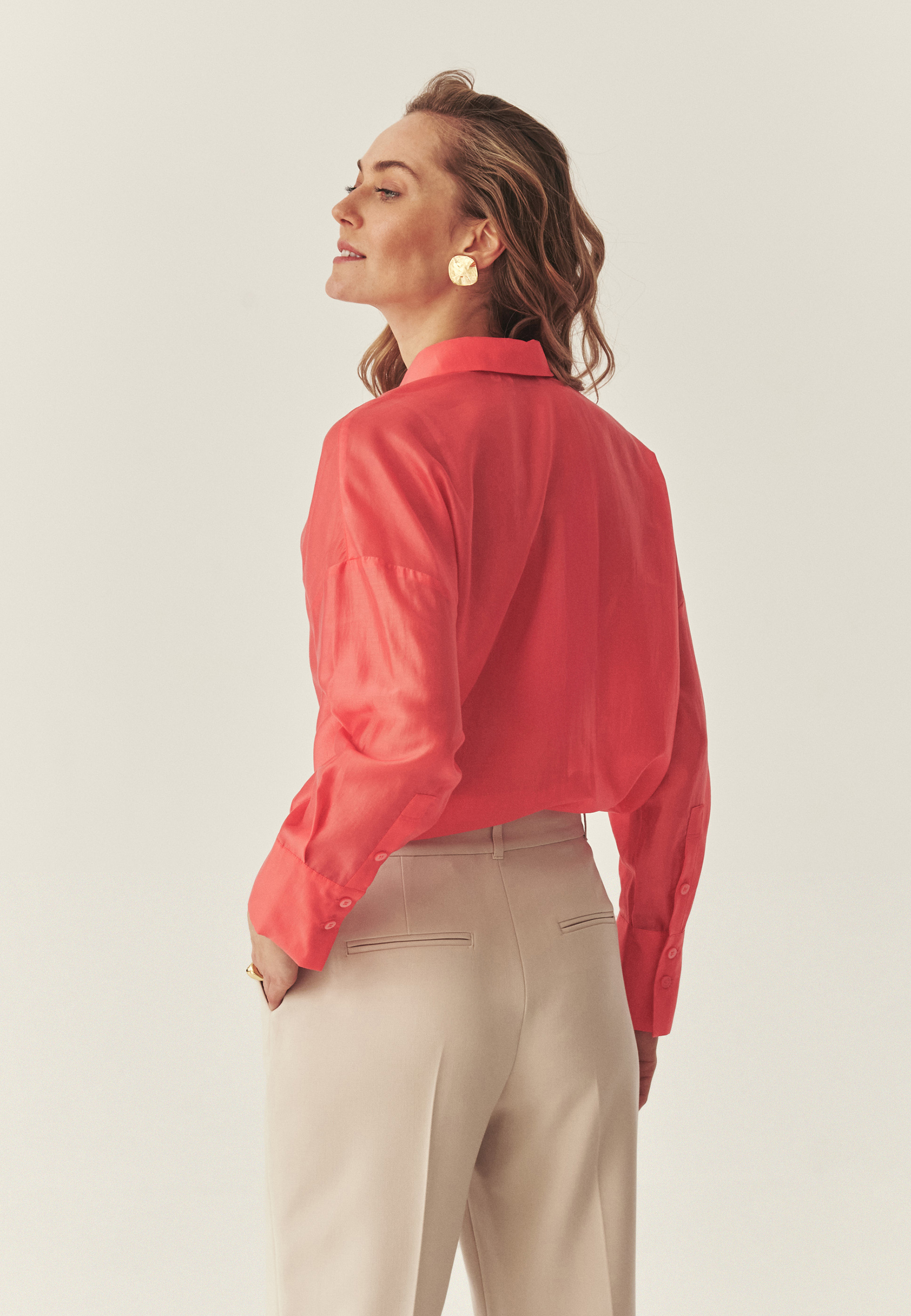 POLOPRŮHLEDNÁ KOŠILE S LYOCELLEM LENZING™ – CLARE ČERVENÁ 2