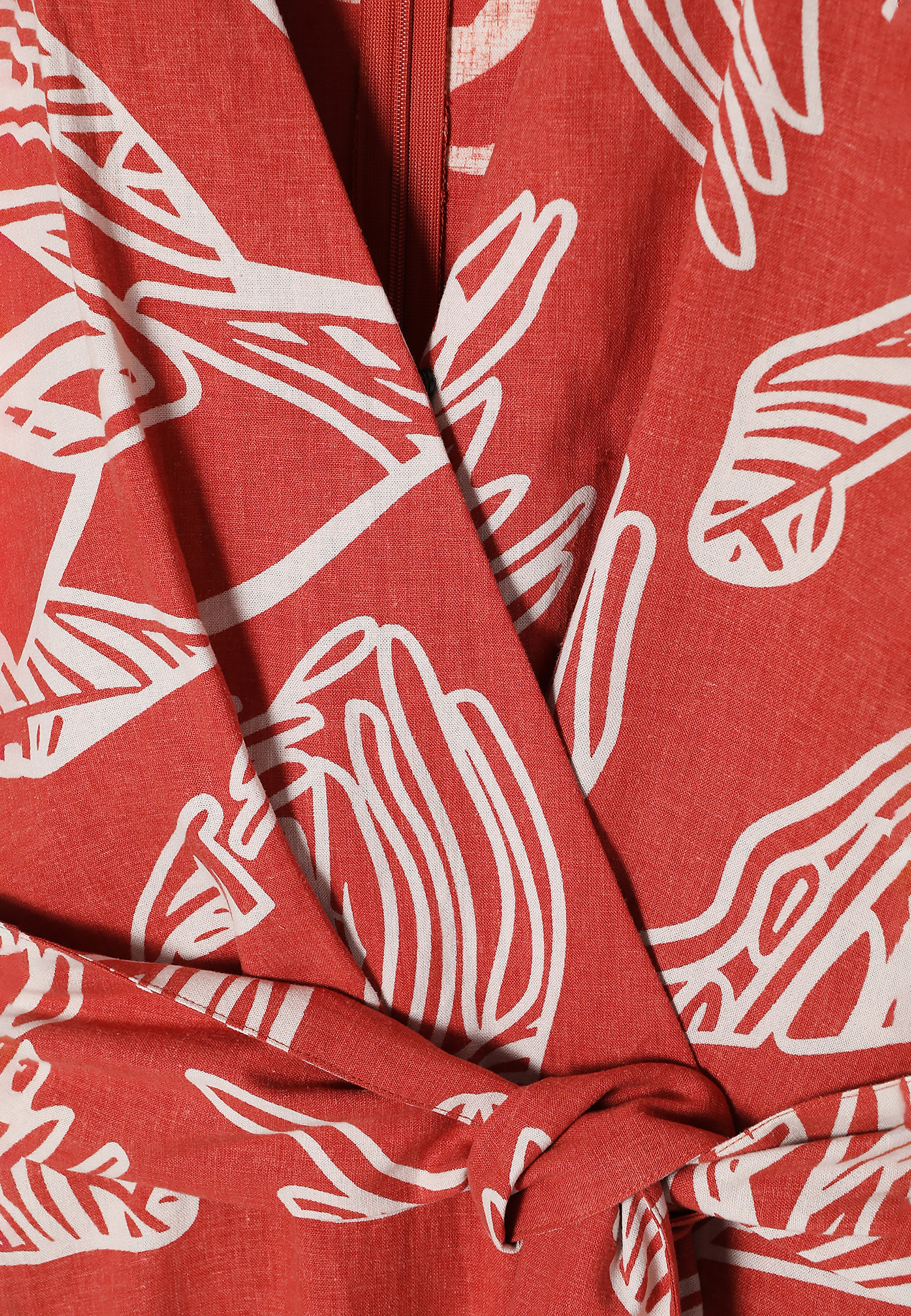 TKANINOWA SUKIENKA Z ROŚLINNYM NADRUKIEM NESSA kolor MULTIKOLOR