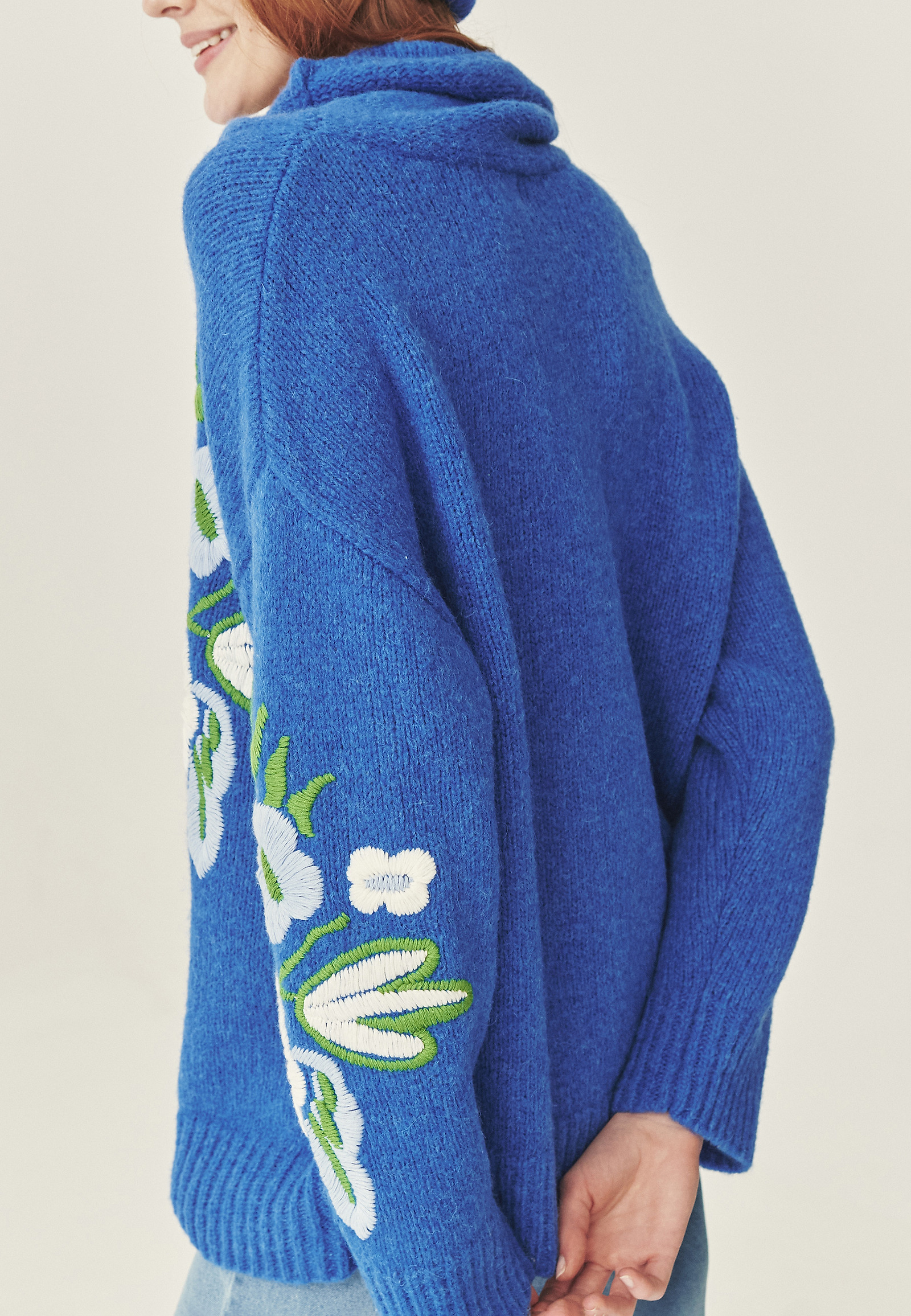 LOOSE-FIT SWEATER WITH FLORAL PATTERN- ASAMI LOOSE-FIT SWEATER WITH FLORAL PATTERN- ASAMI BLUE 116354