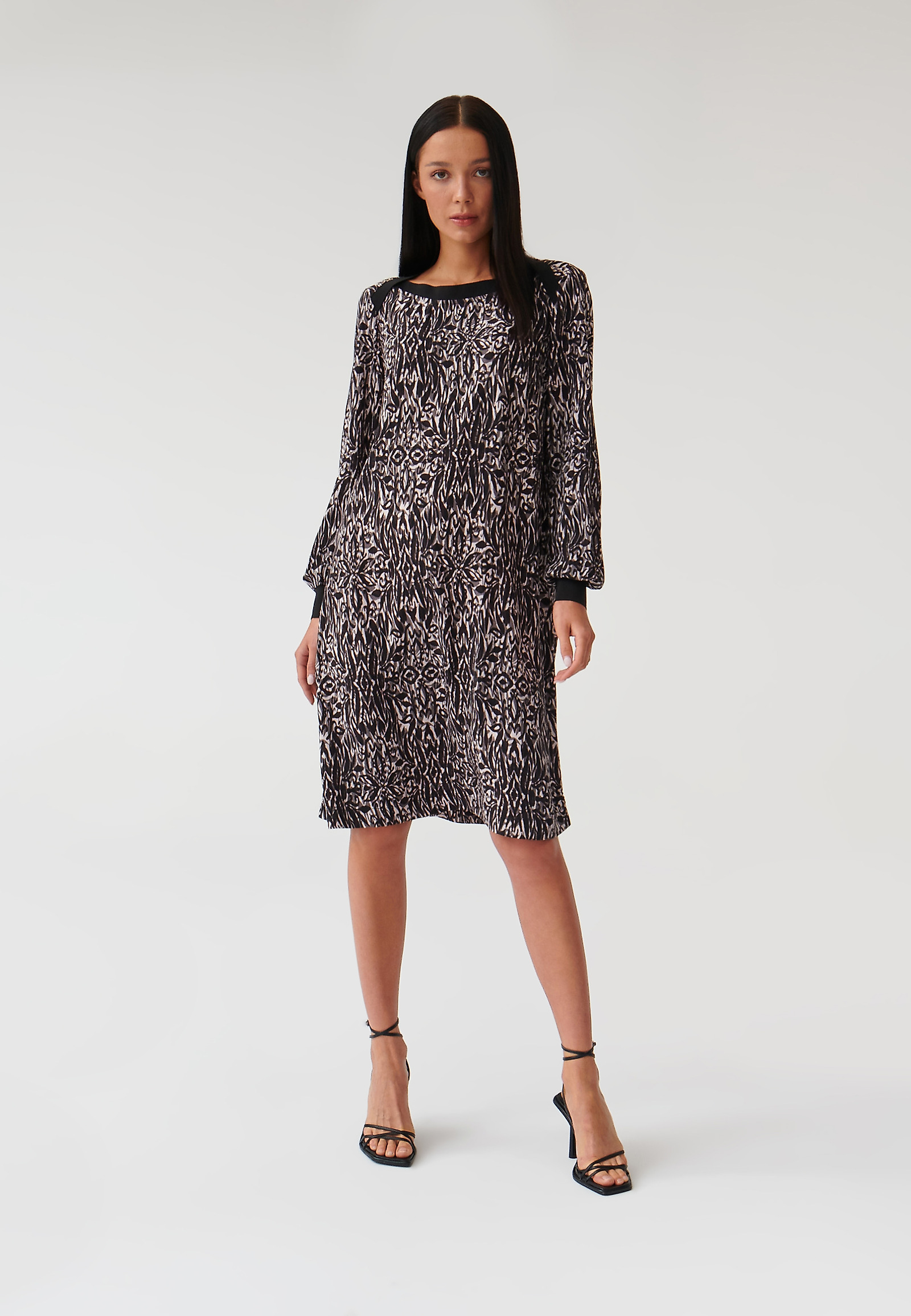 VZOROVANÉ PLÁTĚNÉ ŠATY S DLOUHÝM RUKÁVEM SINCO VZOROVANÉ PLÁTĚNÉ ŠATY S DLOUHÝM RUKÁVEM SINCO VÍCEBAREVNÝ 90038