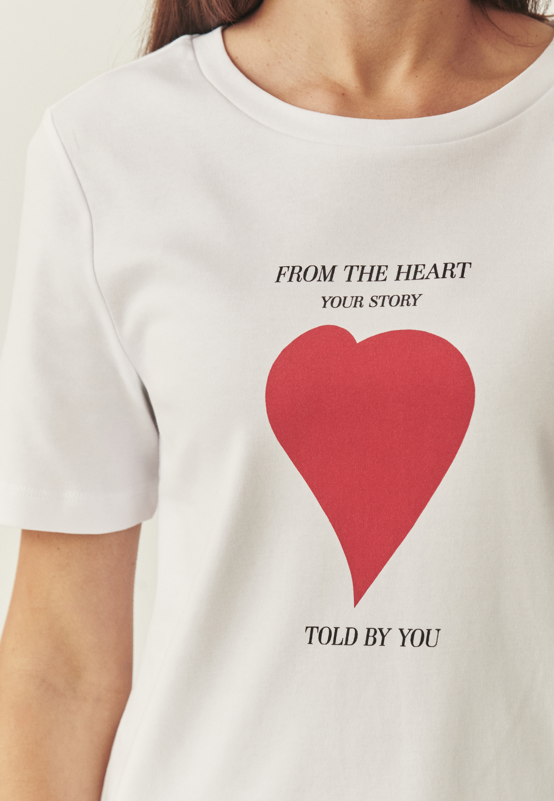 BAWEŁNIANY T-SHIRT Z NADRUKIEM I SEKRETNĄ WSZYWKĄ - AJMIRJA 2