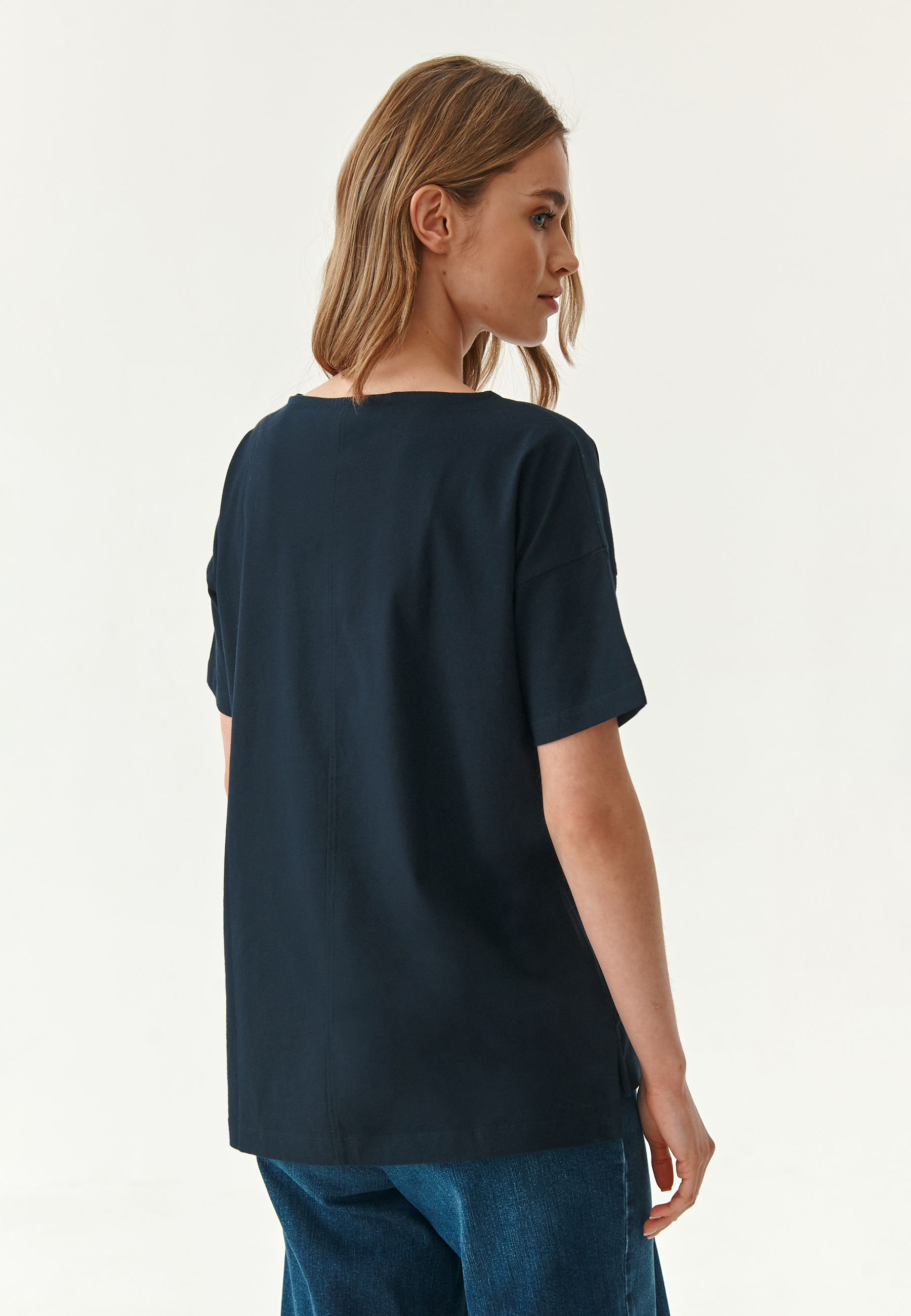 DÁMSKÉ TRIČKO S GEOMETRICKÝM POTISKEM MIZA