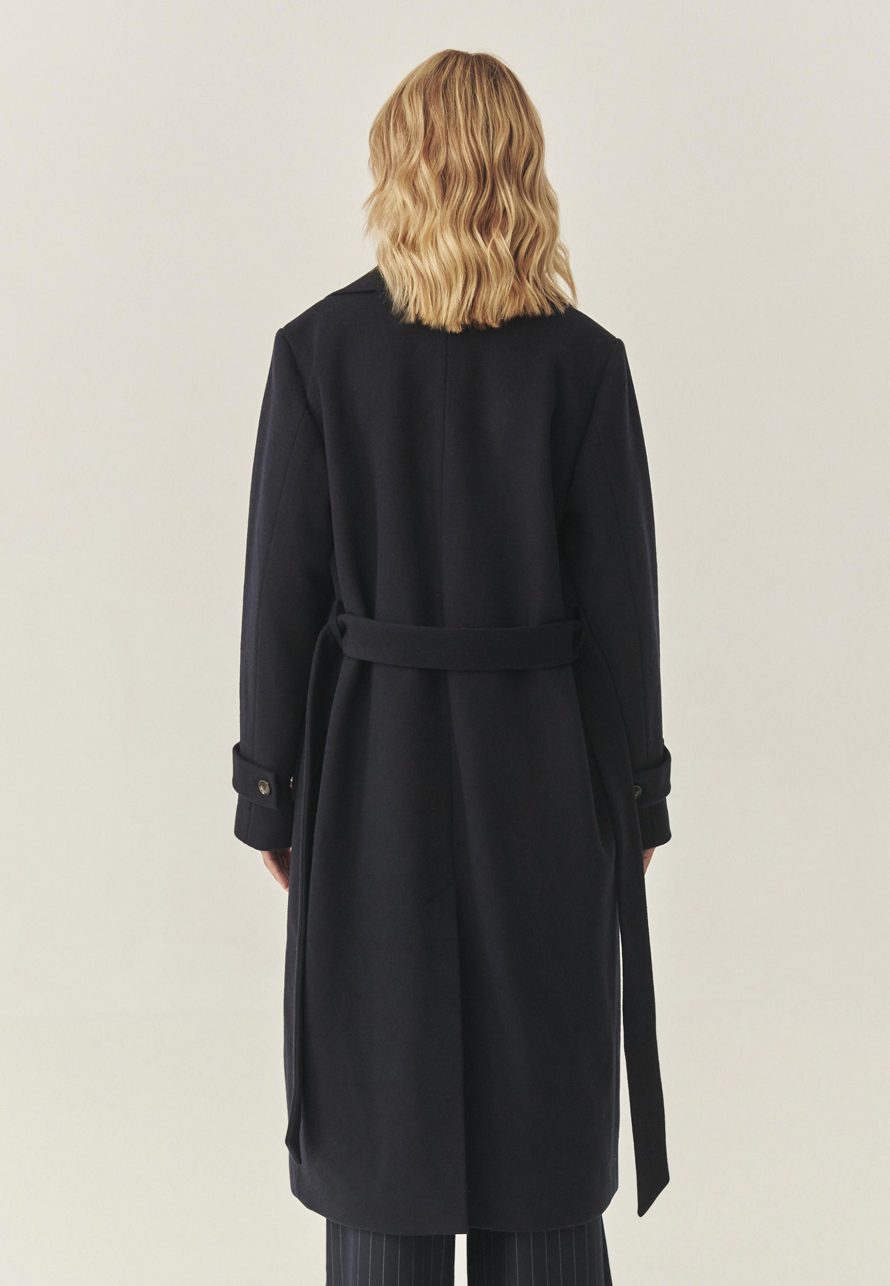 VLNENÝ KABÁT S OPASKOM - SIDE NÁMORNÍCKA MODRÁ 2