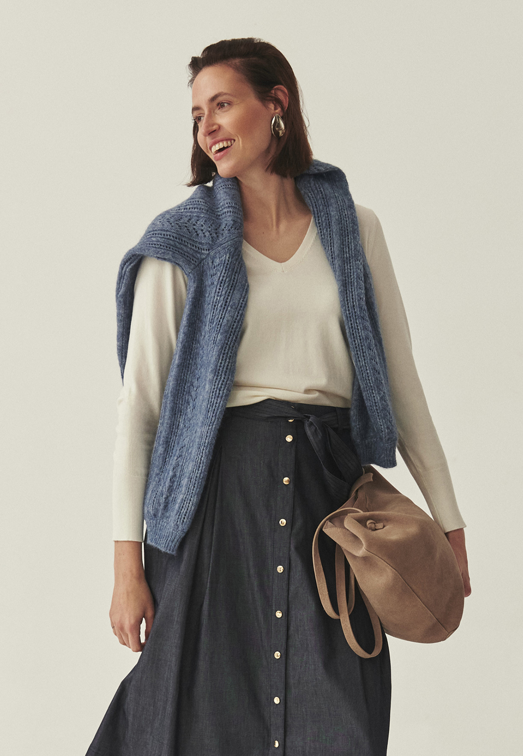 KLASYCZNY SWETER Z WISKOZĄ LENZING™ ECOVERO™ - NICOLLA BIAŁY 2