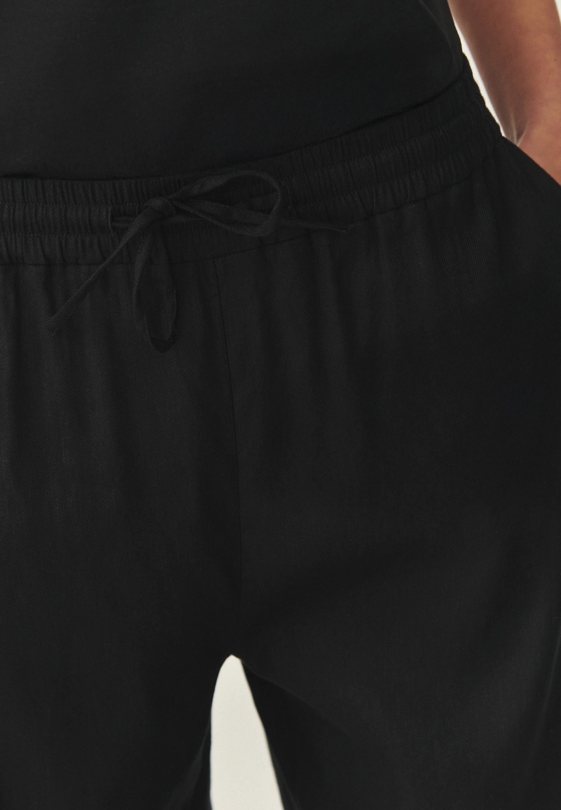 PANTALONI DIN ȚESĂTURĂ, CU CRAC LARG - REJNA 1 NEGRU 2