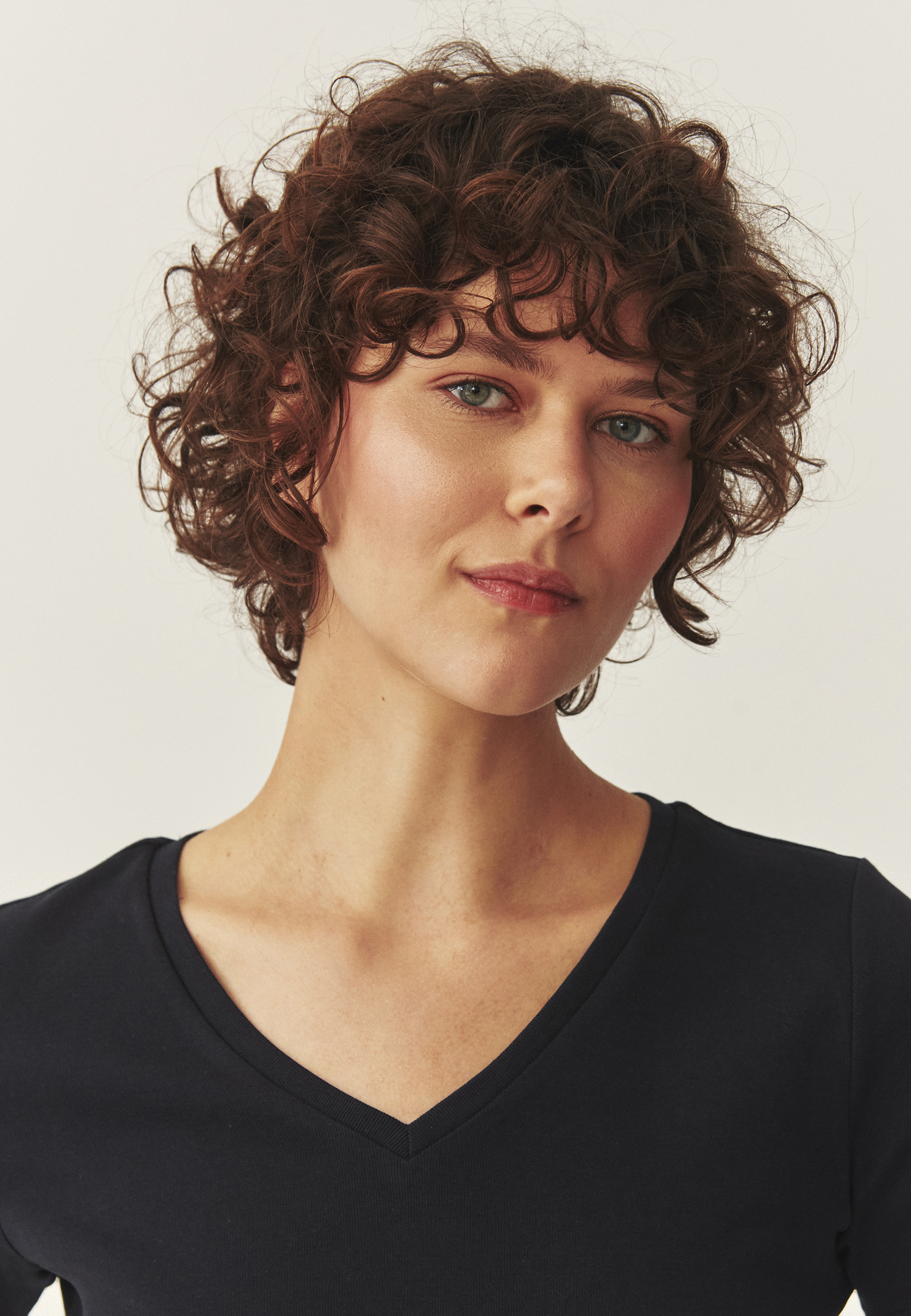 PŘILÉHAVÉ BAVLNĚNÉ TRIČKO – FINI