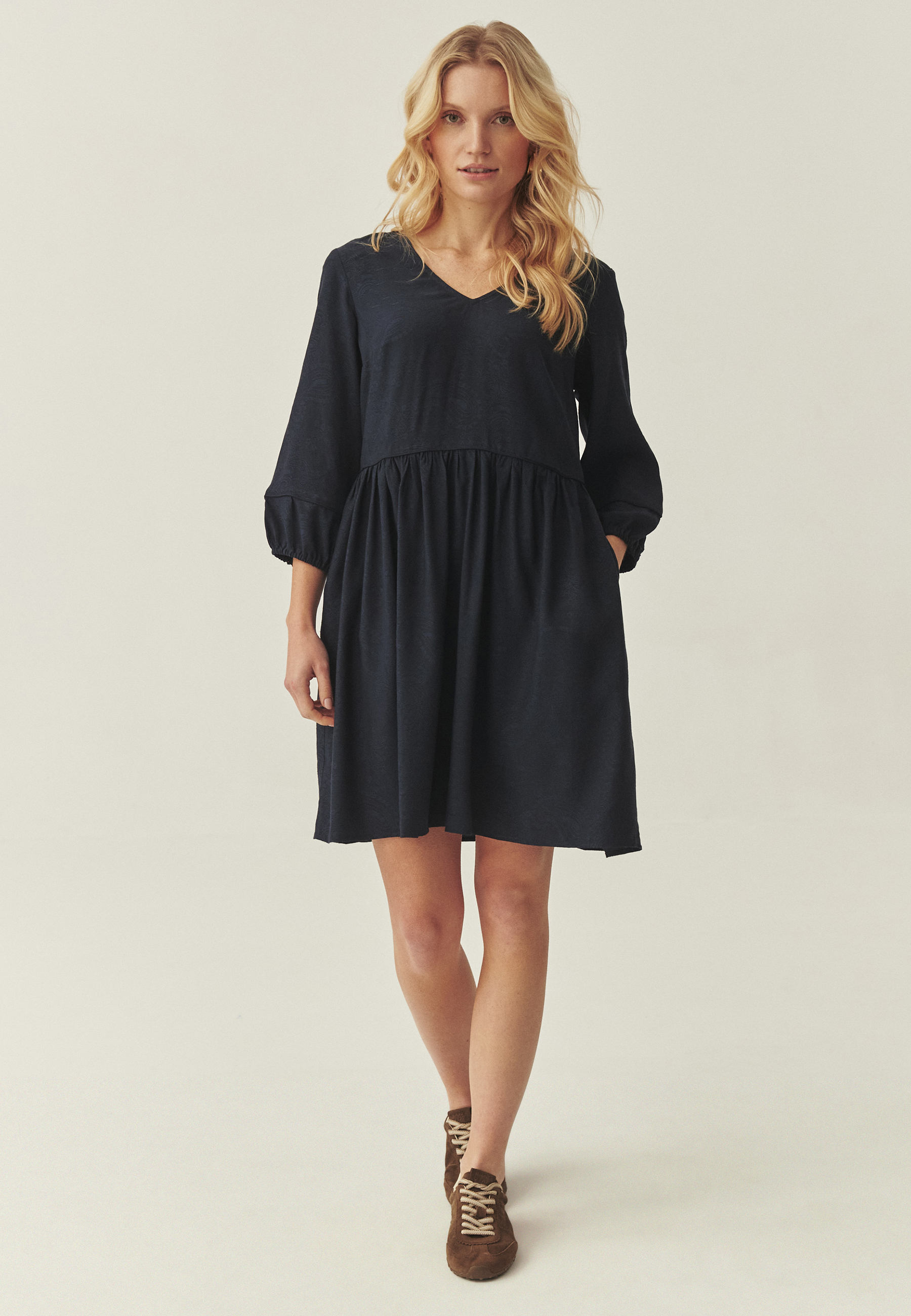 HAFTOWANA SUKIENKA Z WISKOZY - TIKATA 1