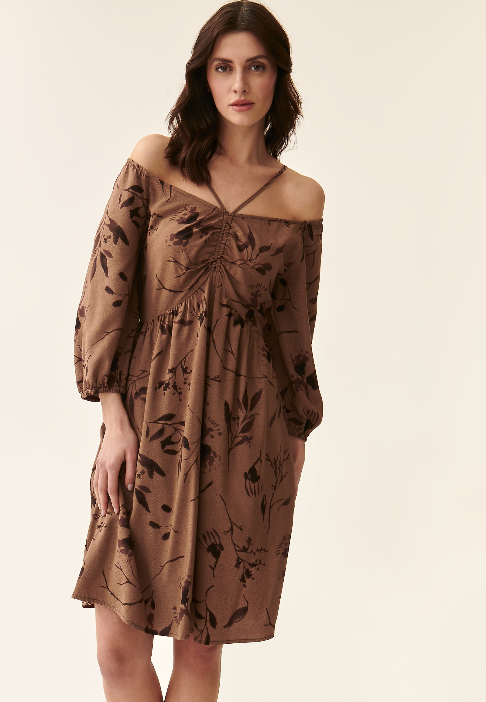 LETNIA SUKIENKA W KWIATOWY PRINT PALMIKA LETNIA SUKIENKA W KWIATOWY PRINT PALMIKA MULTIKOLOR 87931