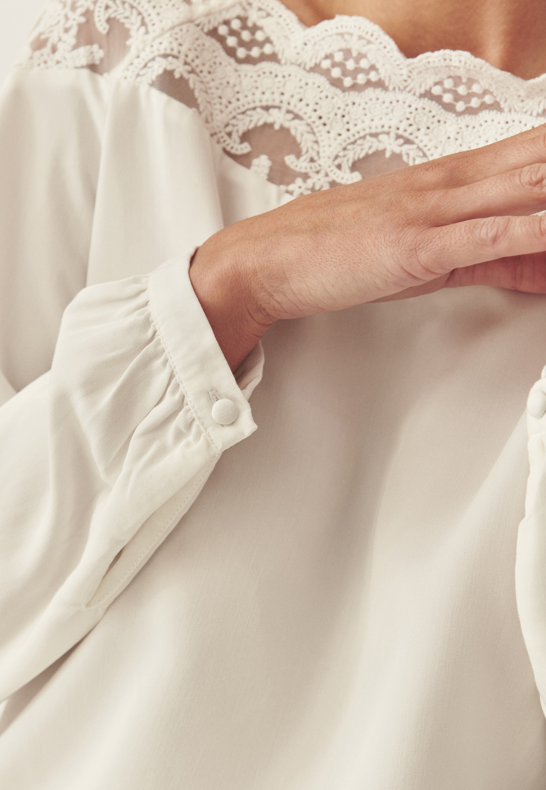 LADIES' WOVEN BLOUSE WITH LACE-UP BOAT NECKLINE — SARNA ECRU 2