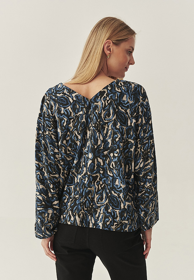BLUZA IZ VISKOZE Z ORIGINALNIM DIZAJNOM - VIVIENNE 1 BLUZA IZ VISKOZE Z ORIGINALNIM DIZAJNOM - VIVIENNE 1 VEČBARVNA 3