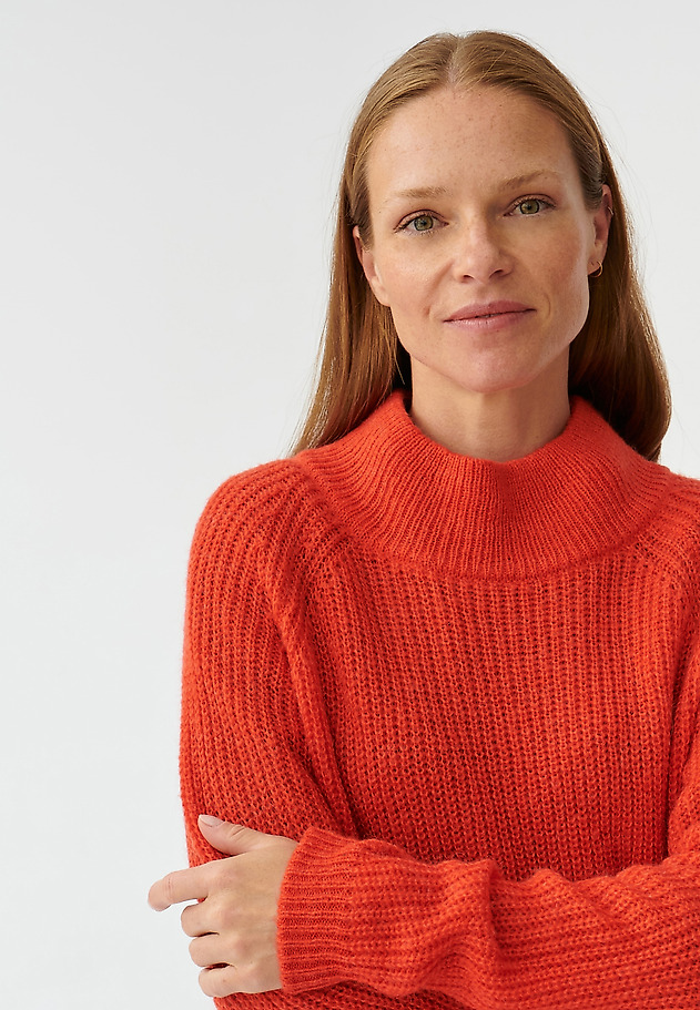 LADIES’ LOOSE HALF TURTLENECK SWEATER SUZI LADIES’ LOOSE HALF TURTLENECK SWEATER SUZI POMARAŃCZOWY 5