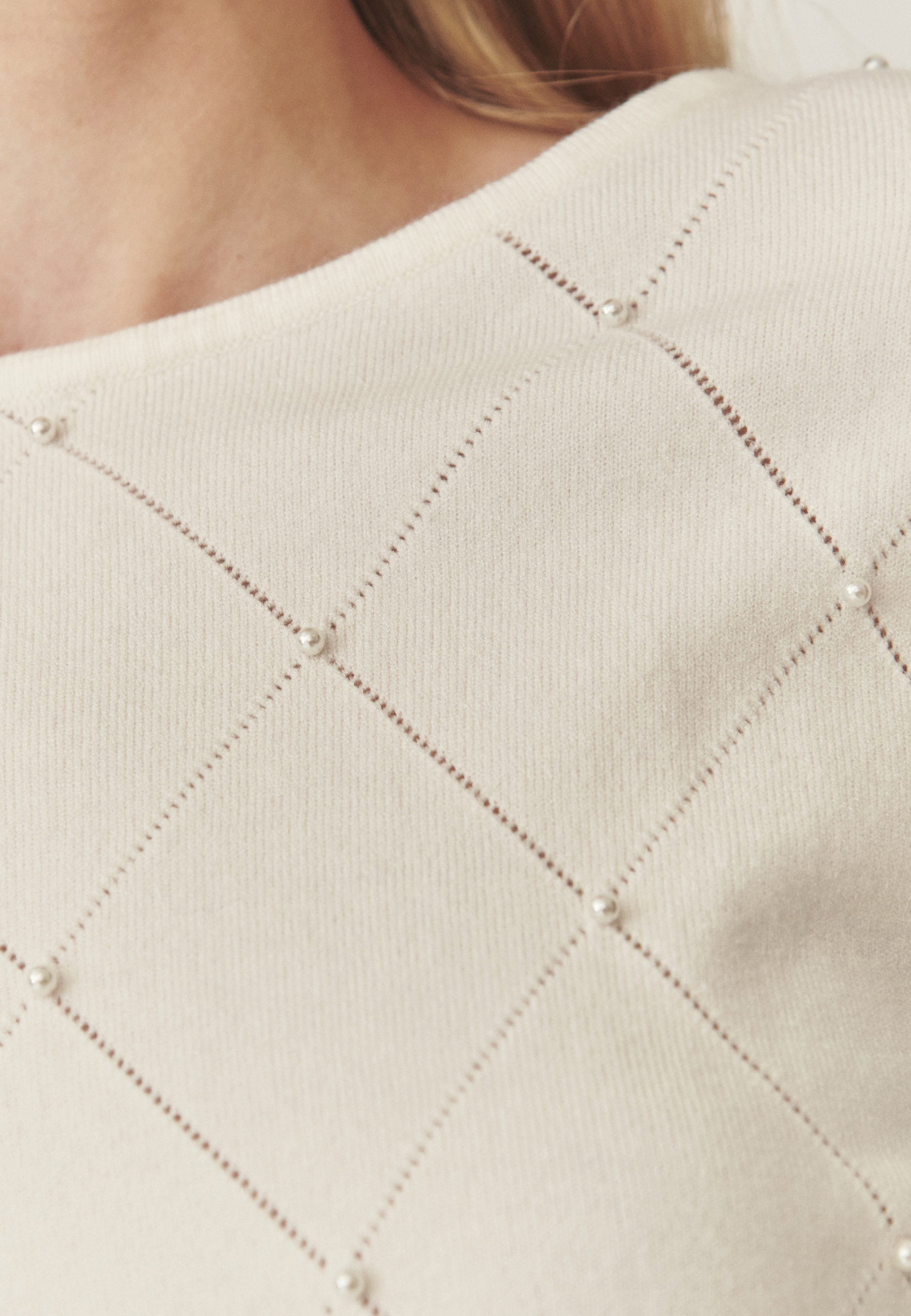 OKRASNI PULOVER Z VISKOZO - AZAKI