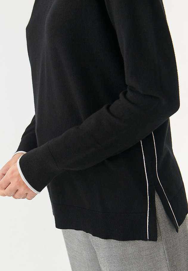 LADIES’ CLASSIC SWEATER WITH V-SHAPED NECKLINE TOLA 1 LADIES’ CLASSIC SWEATER WITH V-SHAPED NECKLINE TOLA 1 CZARNY 5