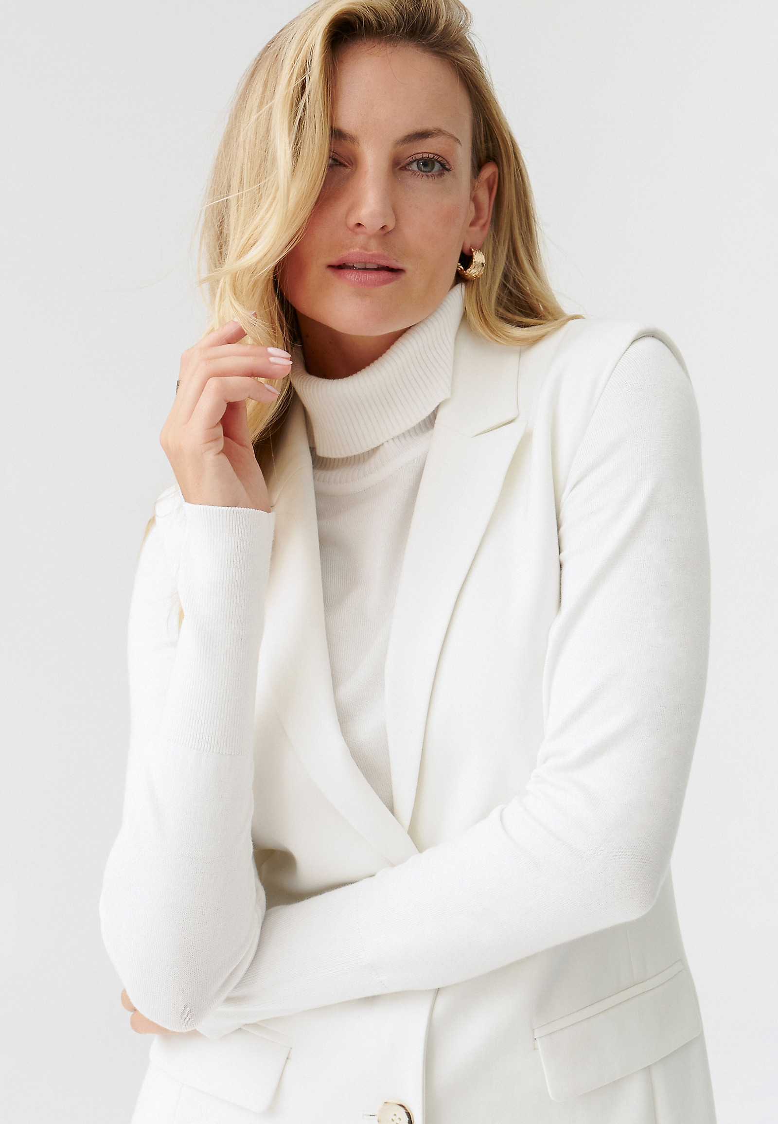 DLOUHÁ VYPASOVANÁ DÁMSKÁ PLÁTĚNÁ VESTA EMA DLOUHÁ VYPASOVANÁ DÁMSKÁ PLÁTĚNÁ VESTA EMA ECRU 93817