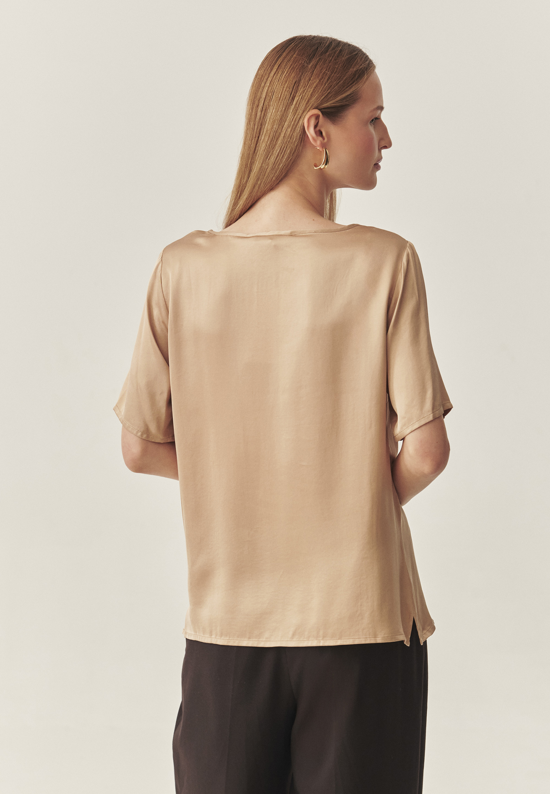 BLUZĂ DE DAMĂ, DIN SATIN, CU MÂNECI SCURTE - MEKONGA BEJ 2
