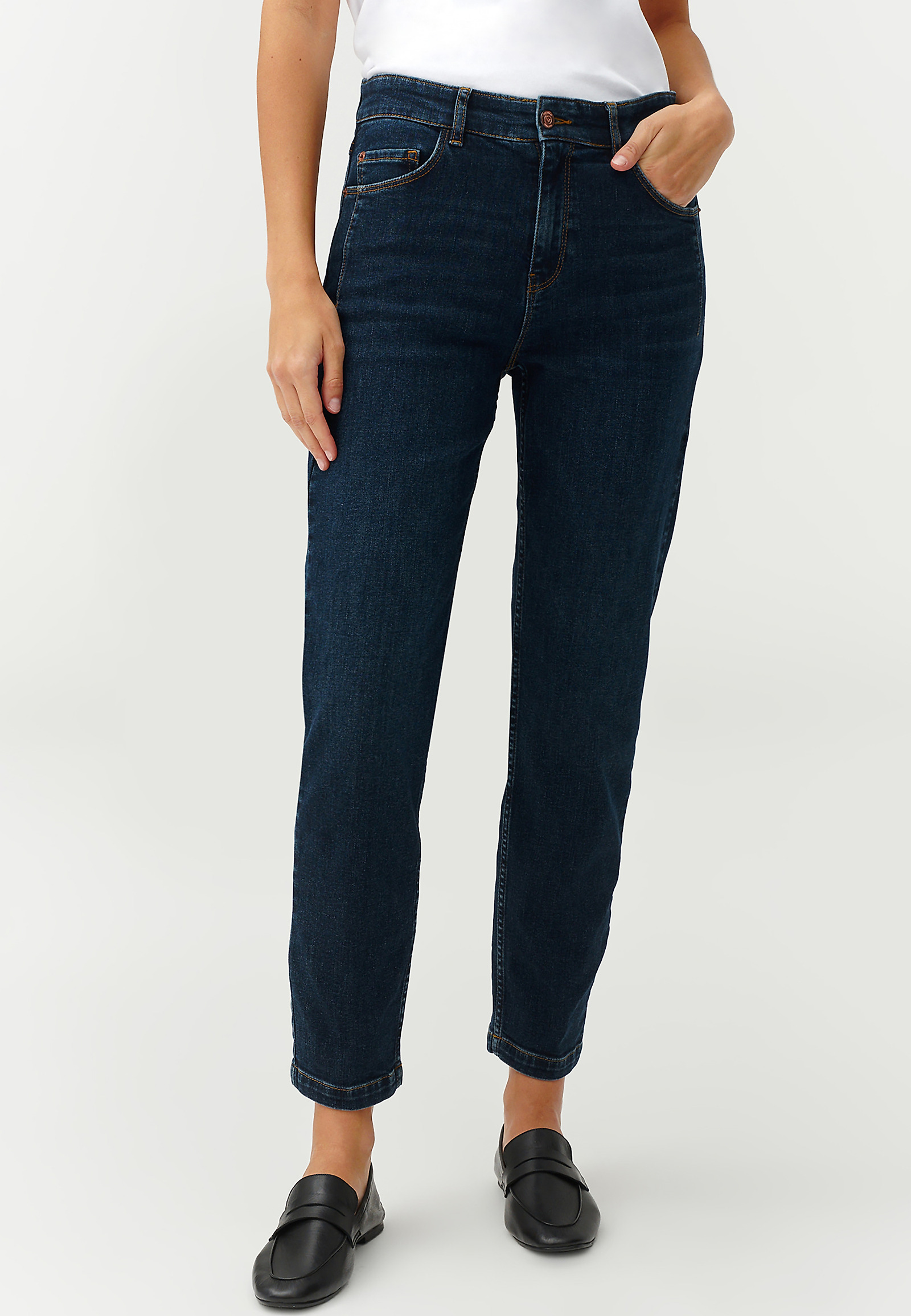 PRILAGOJENE JEANS HLAČE IZ DŽINSA Z OKRASNIMI ŠIVI - SARO PRILAGOJENE JEANS HLAČE IZ DŽINSA Z OKRASNIMI ŠIVI - SARO TEMNO MODRA 94624